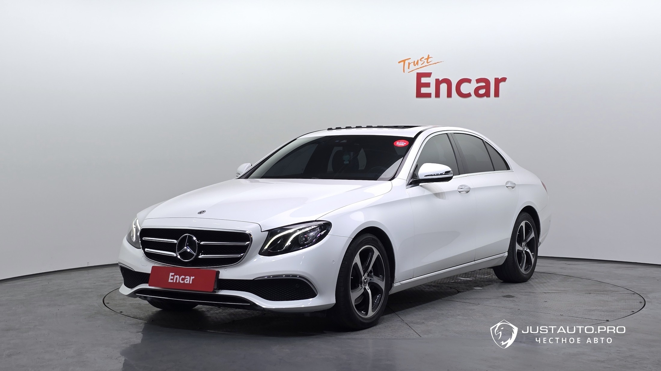 Автомобиль Mercedes-Benz E-Class
