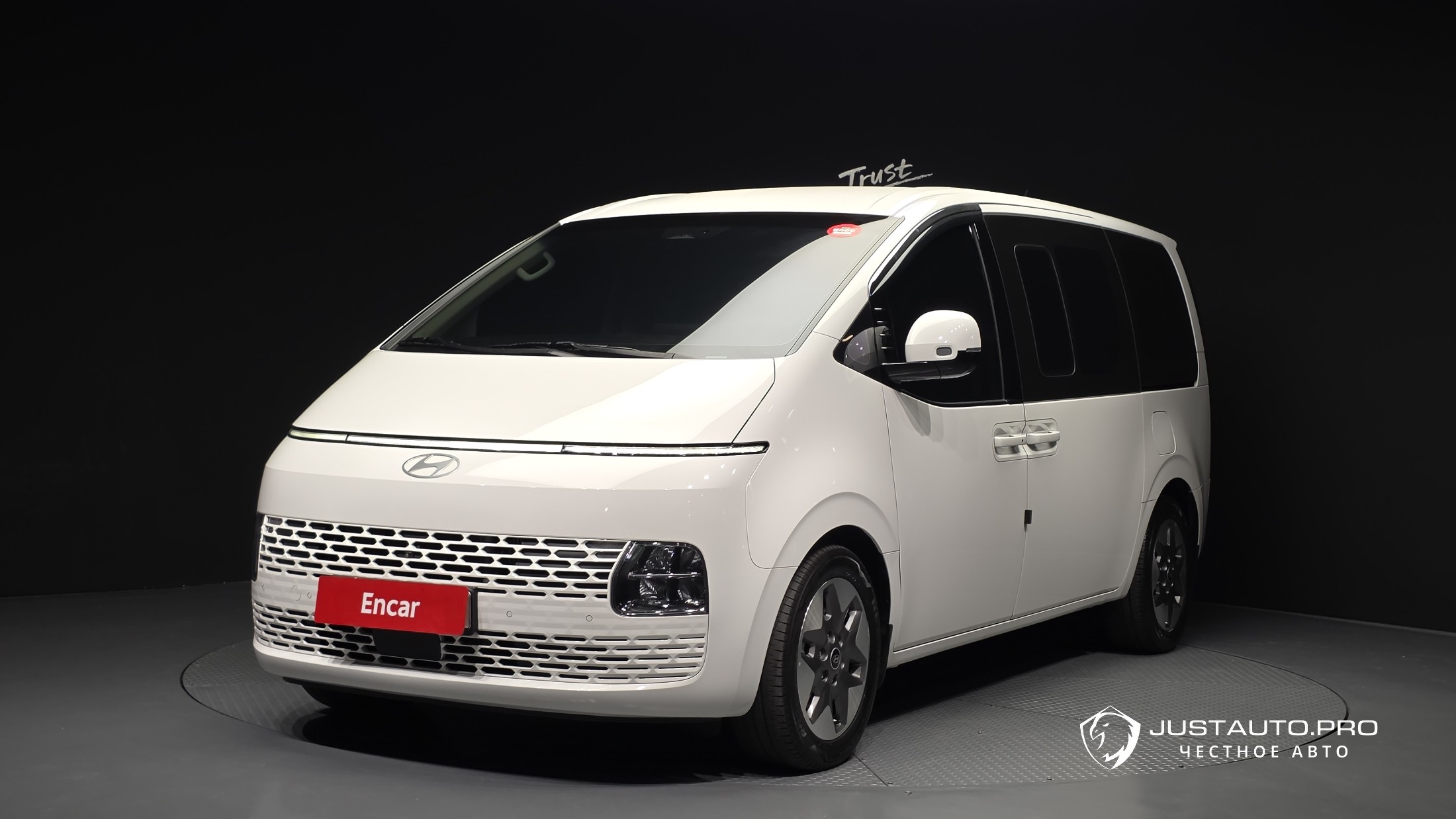 Автомобиль Hyundai Staria