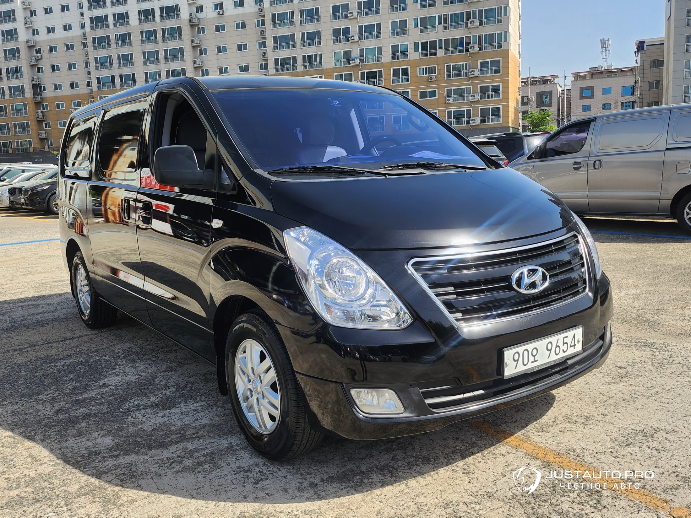 Автомобиль Hyundai Starex