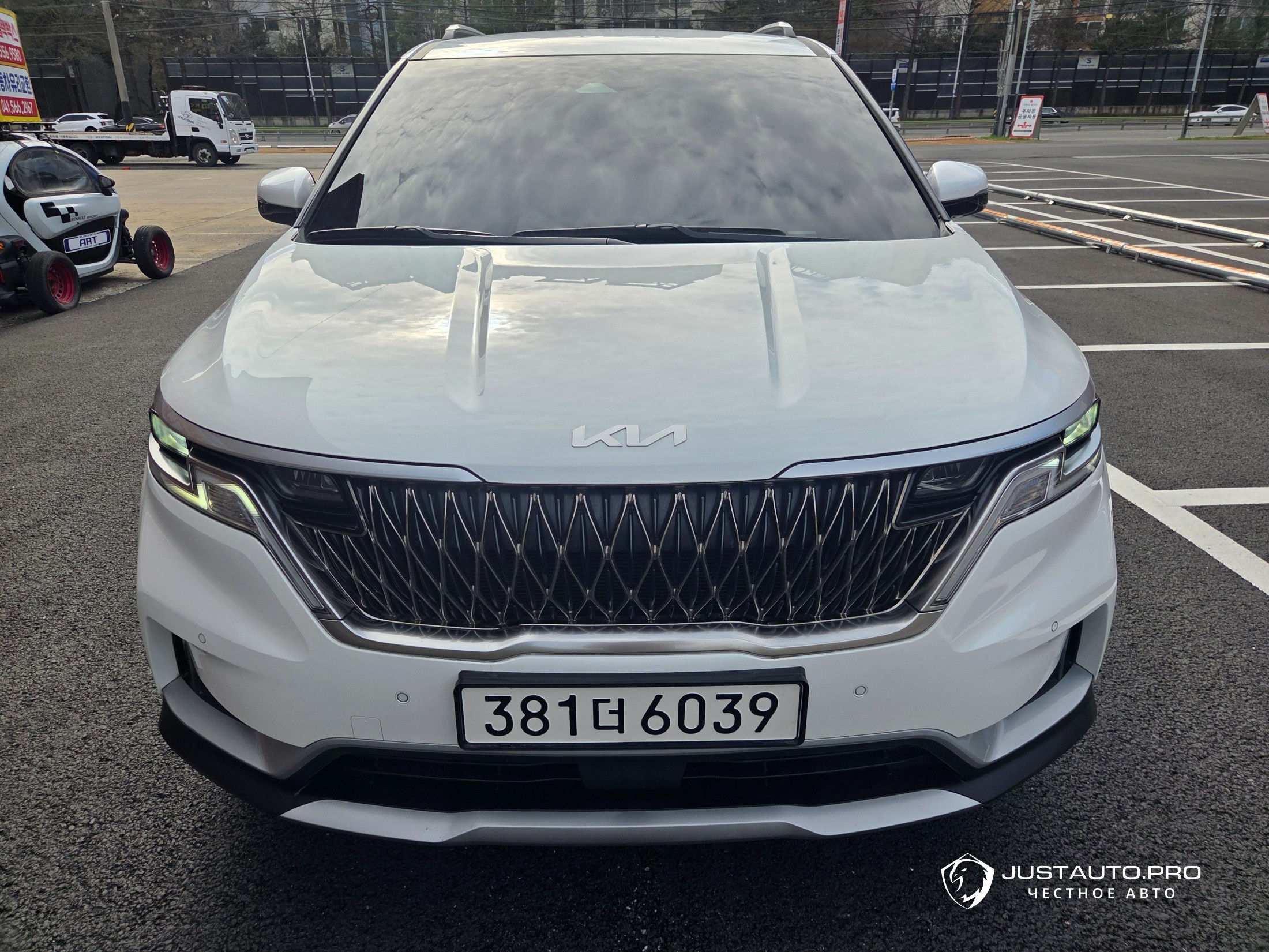 Автомобиль Kia Canival