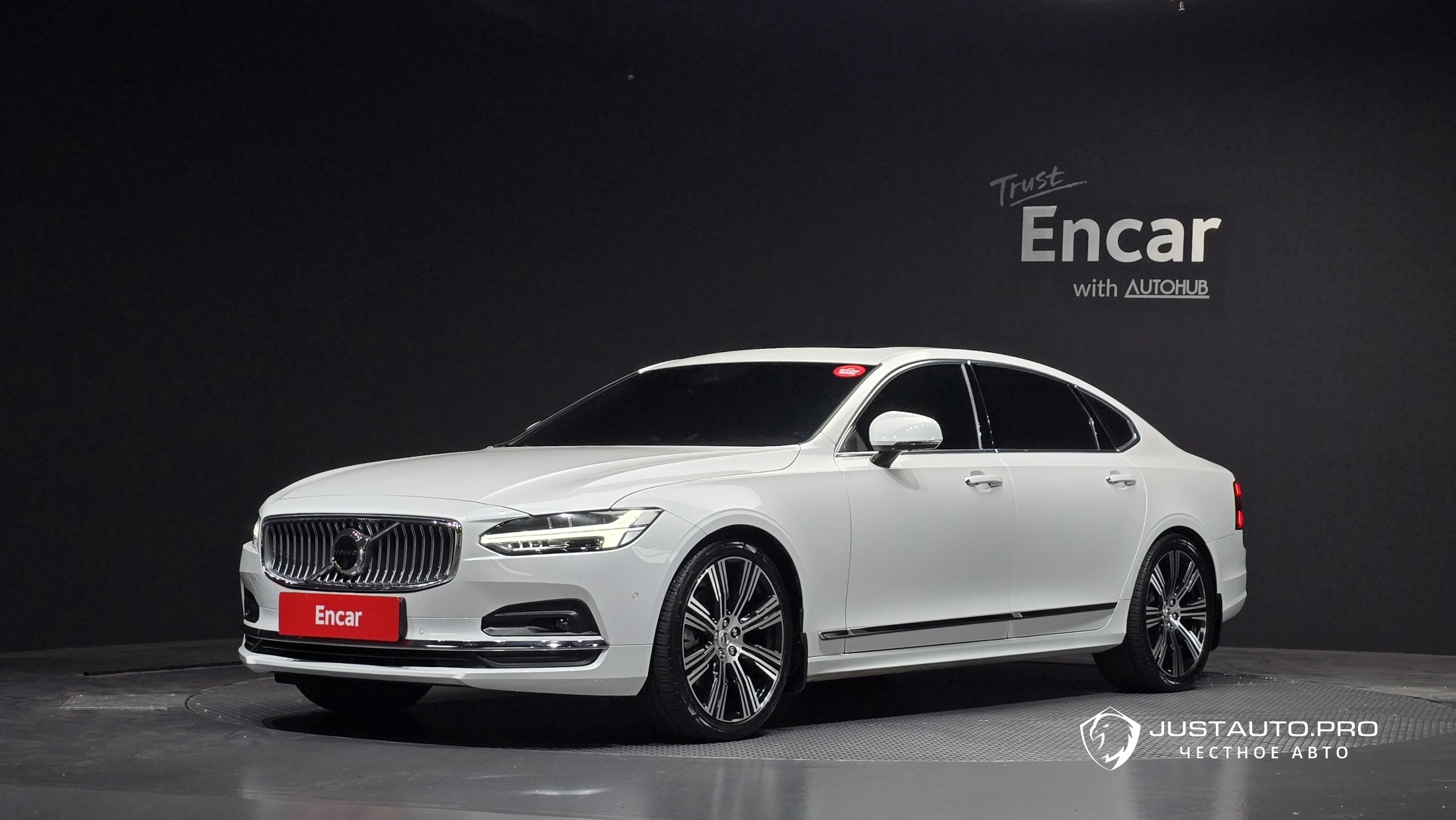 Автомобиль Volvo S90