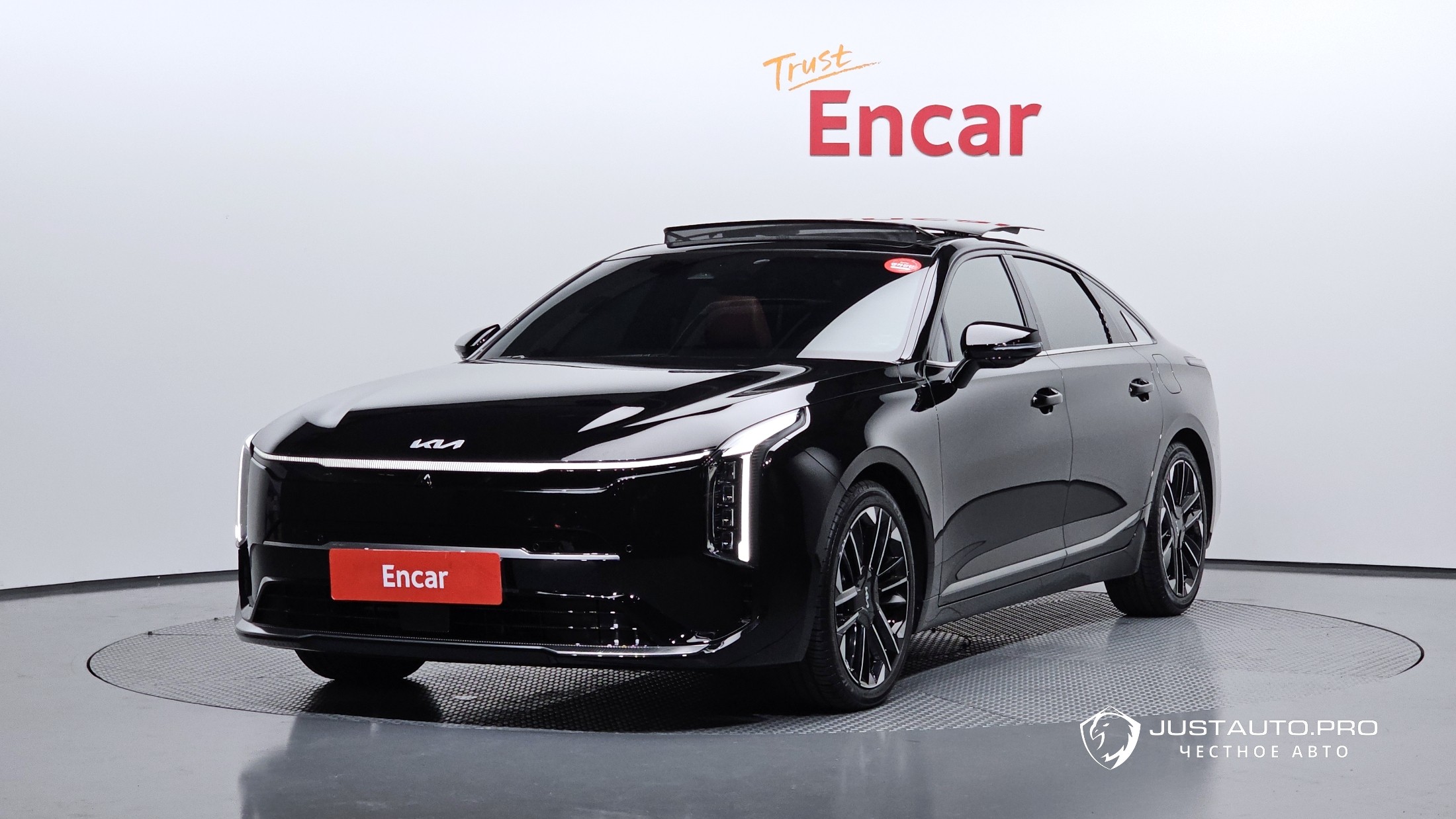 Автомобиль Kia K8