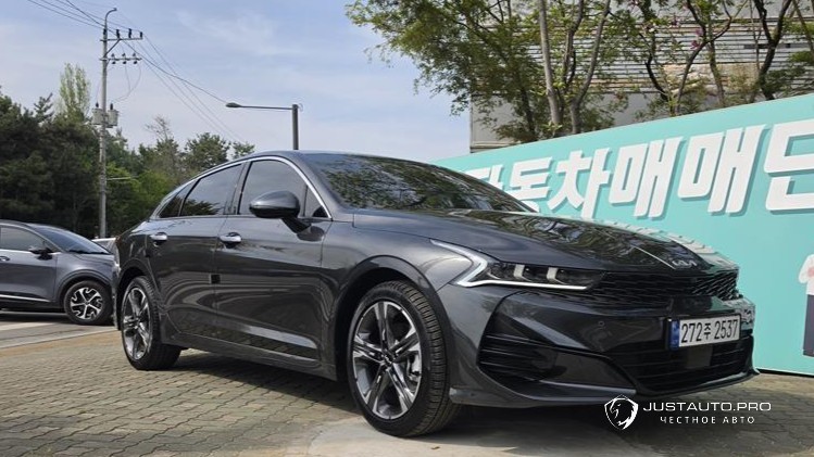 Автомобиль Kia K5