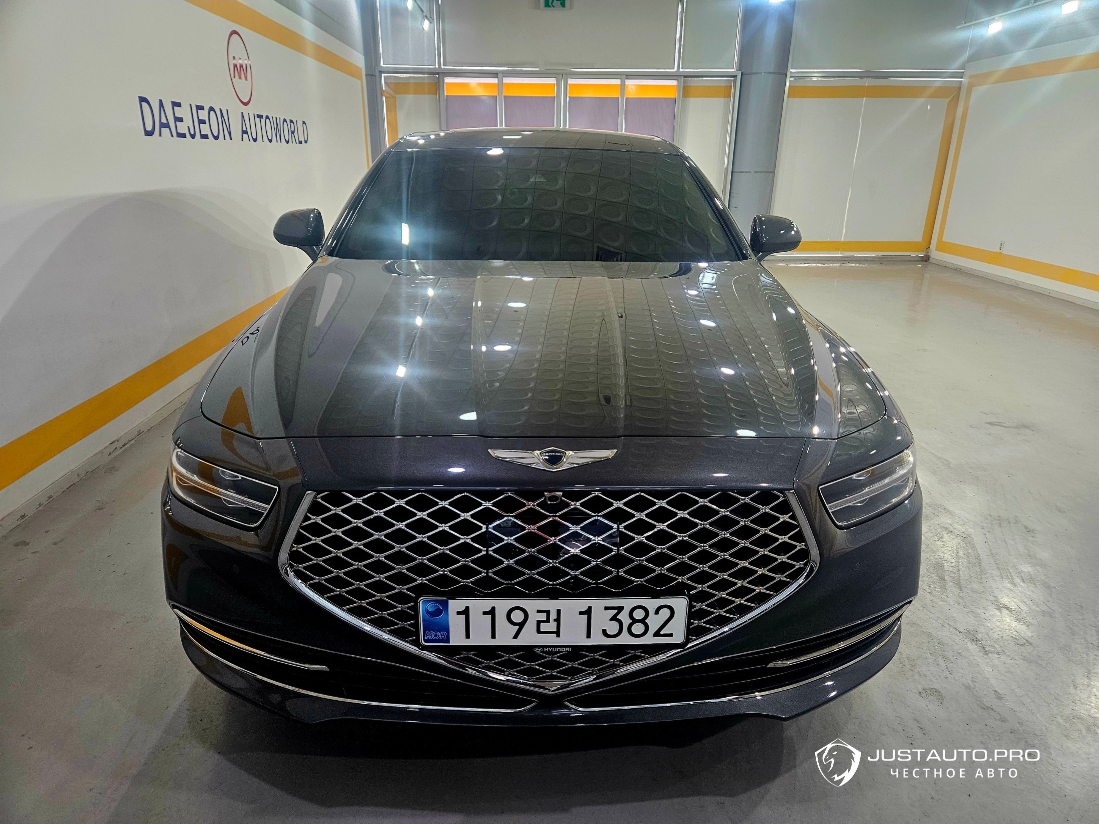 Автомобиль Genesis G90