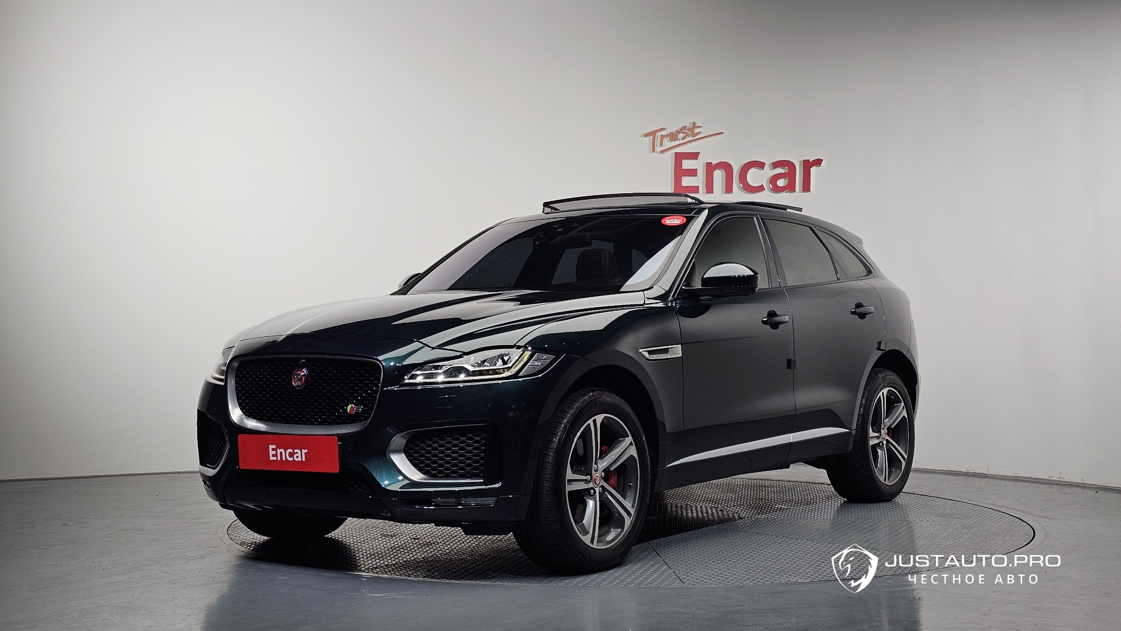 Автомобиль Jaguar F-PACE