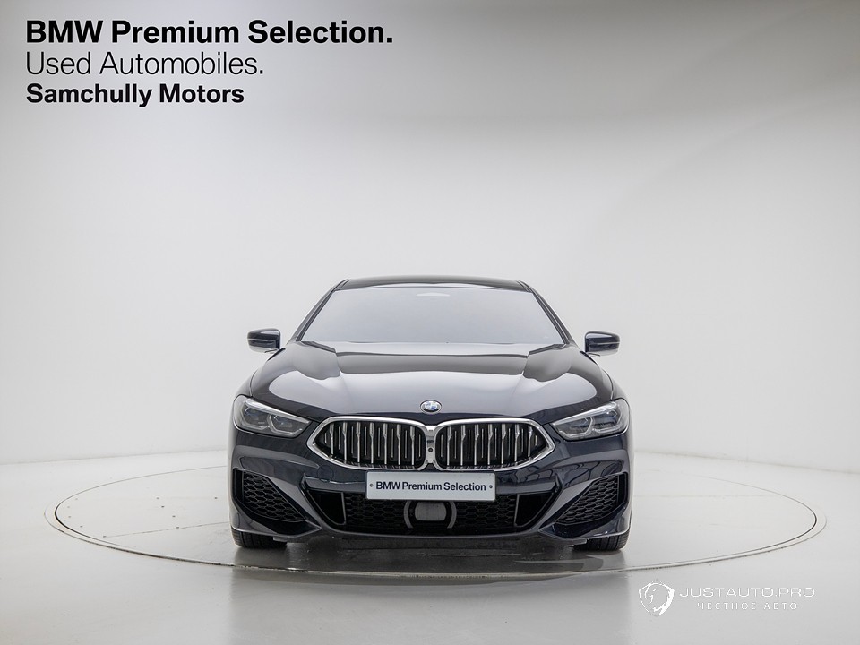 Автомобиль BMW 8-Series