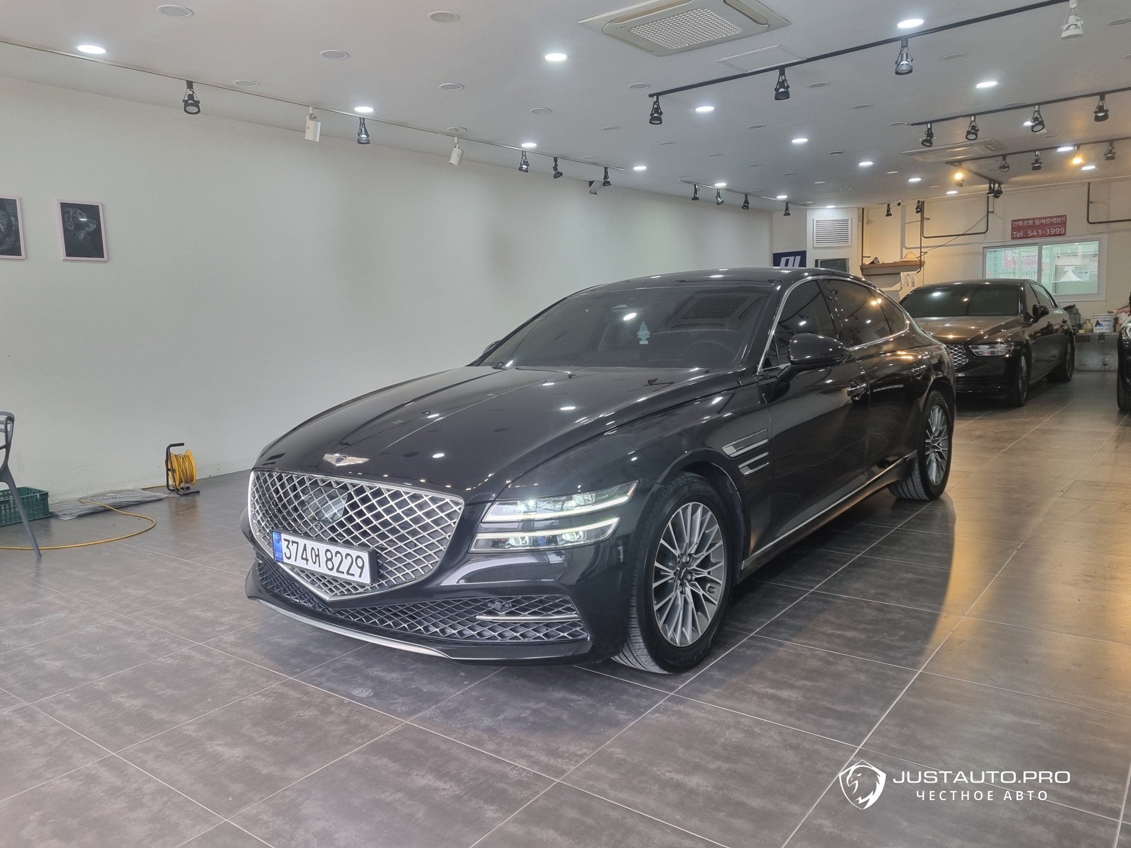 Автомобиль Genesis G80