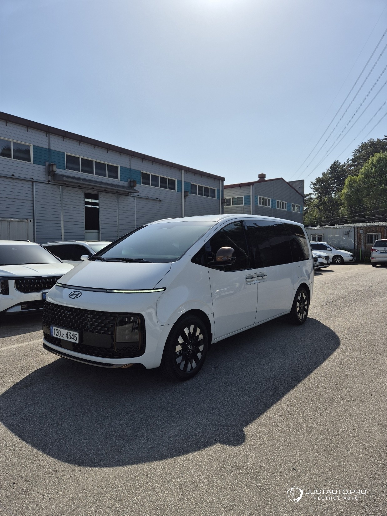 Автомобиль Hyundai Staria