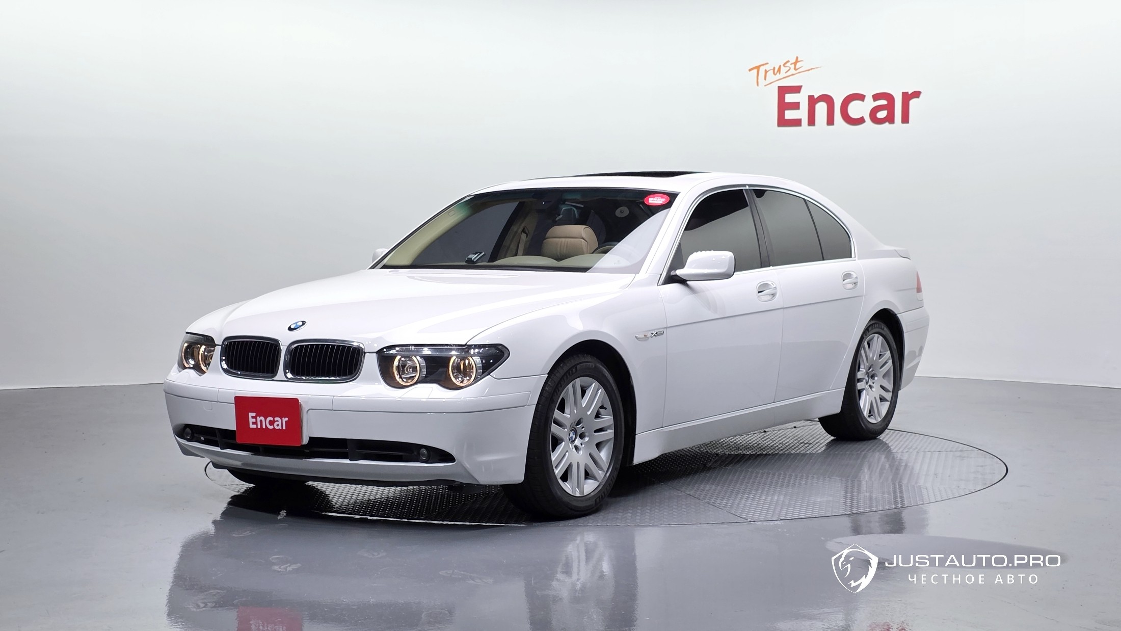 Автомобиль BMW 7-Series