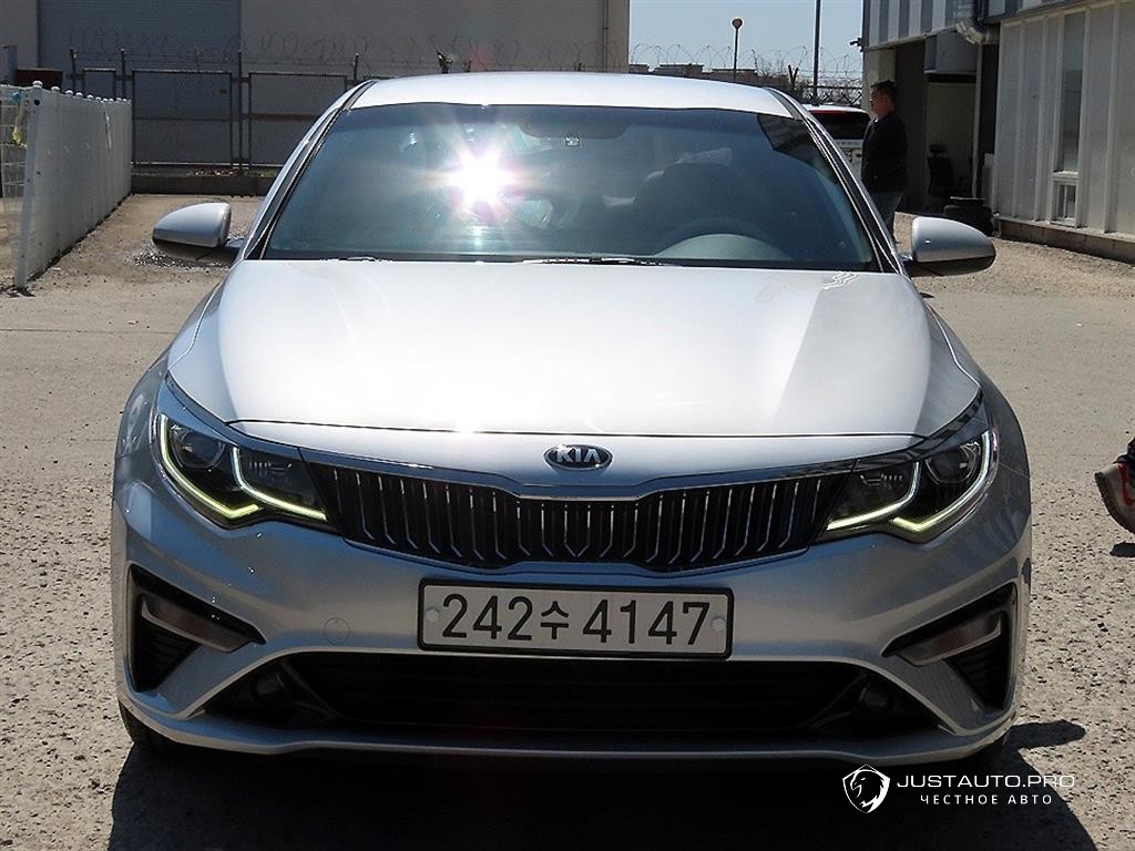 Автомобиль Kia K5
