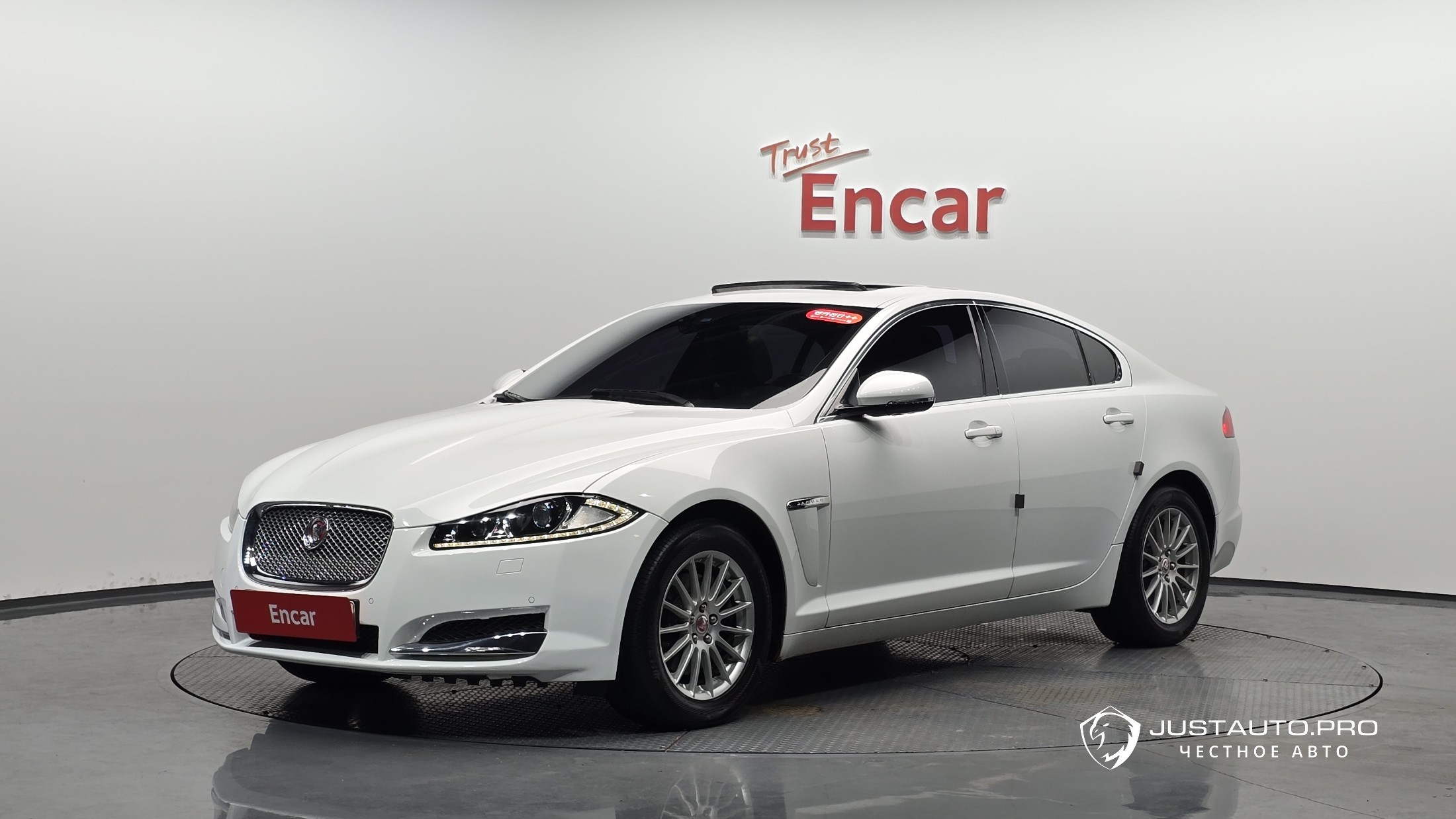 Автомобиль Jaguar XF