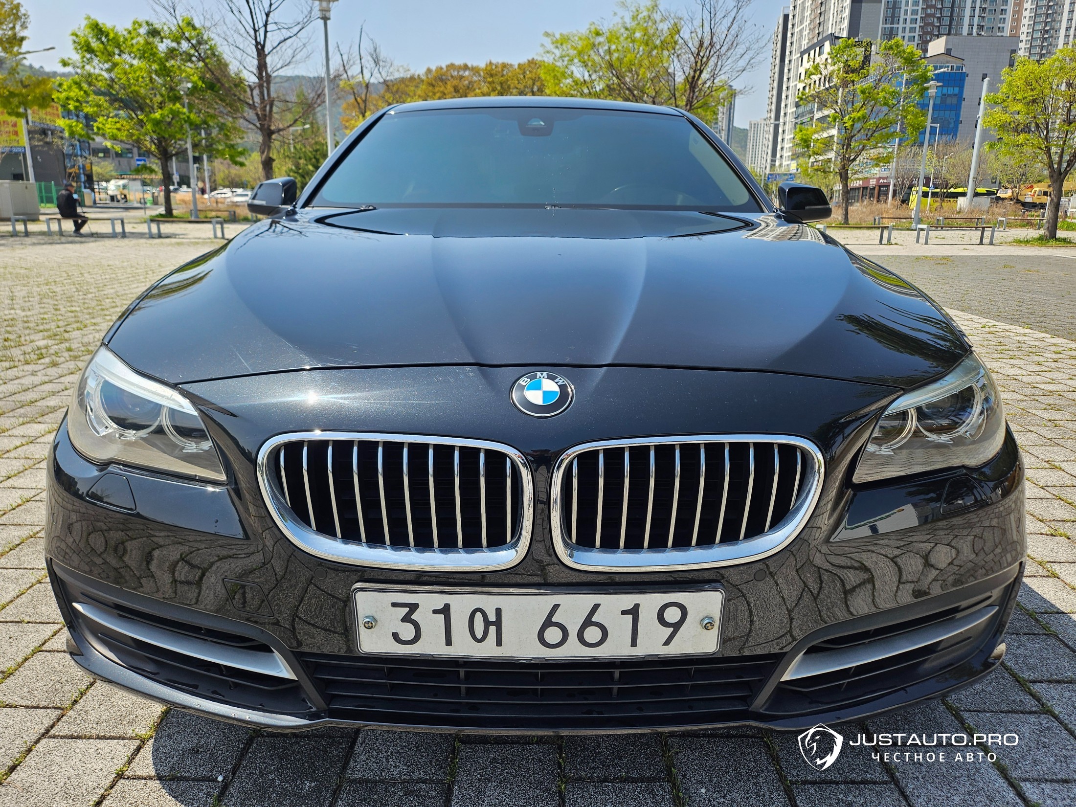 Автомобиль BMW 5-Series