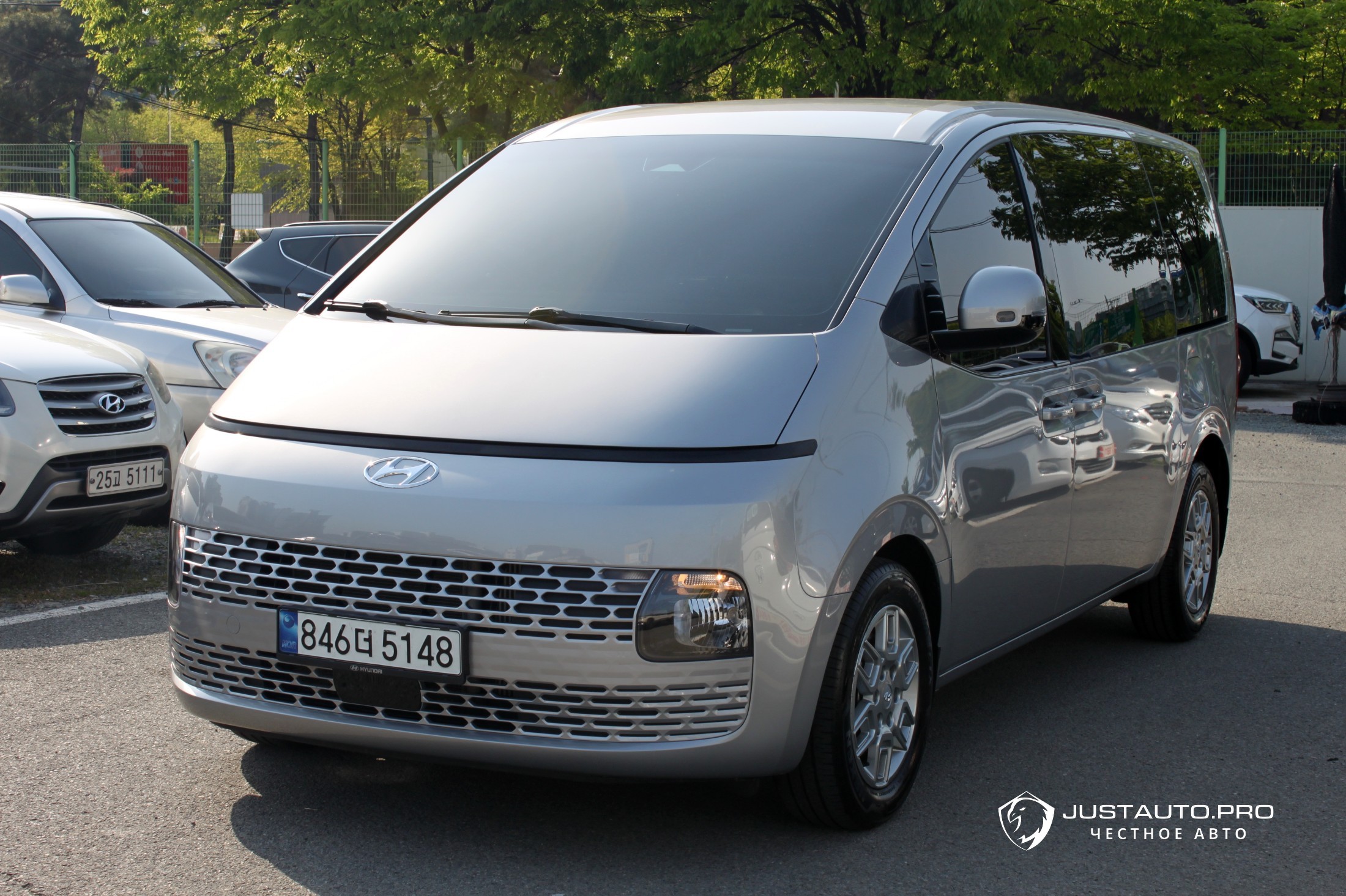 Автомобиль Hyundai Staria