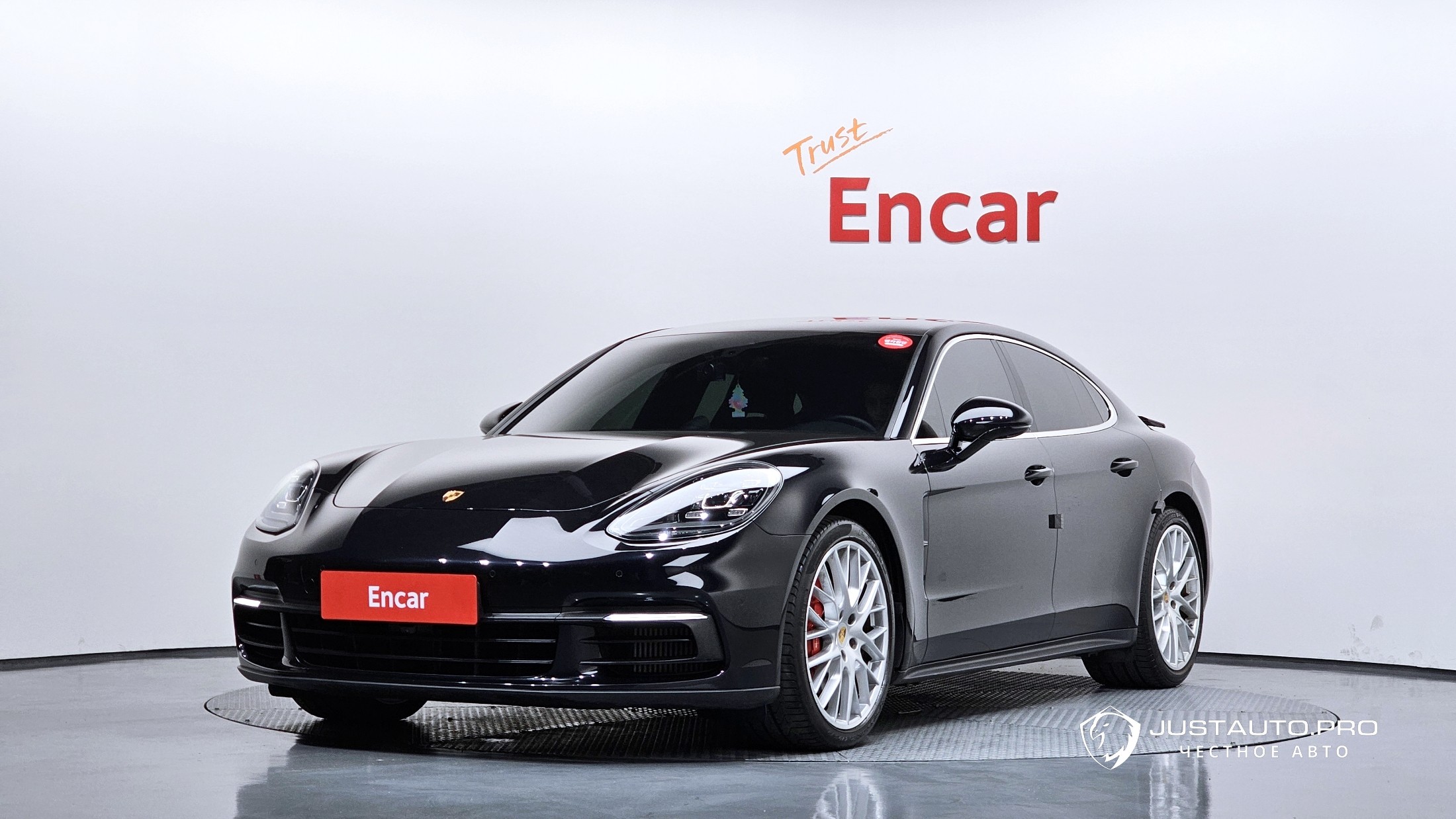 Автомобиль Porsche Panamera