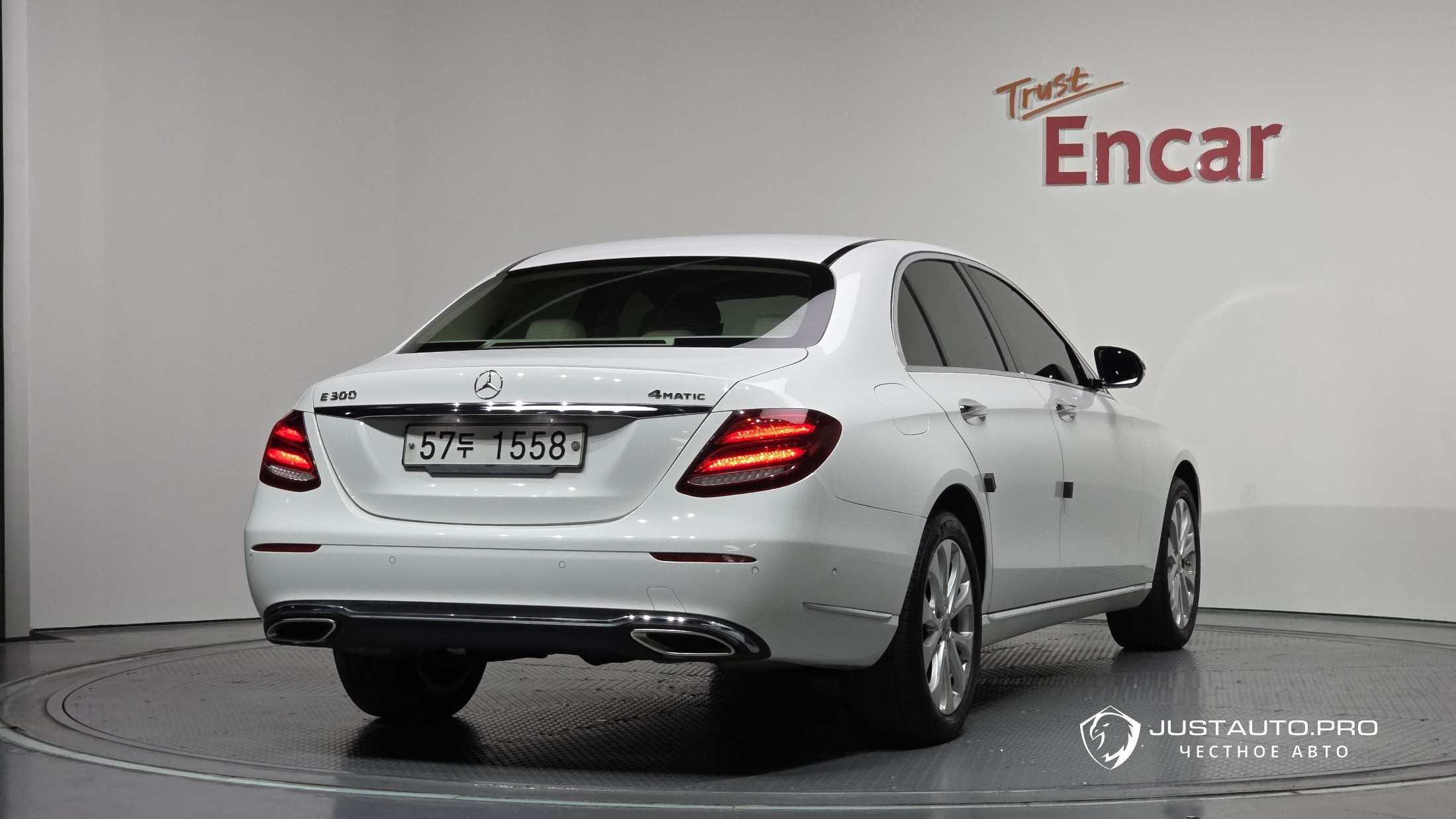 Автомобиль Mercedes-Benz E-Class
