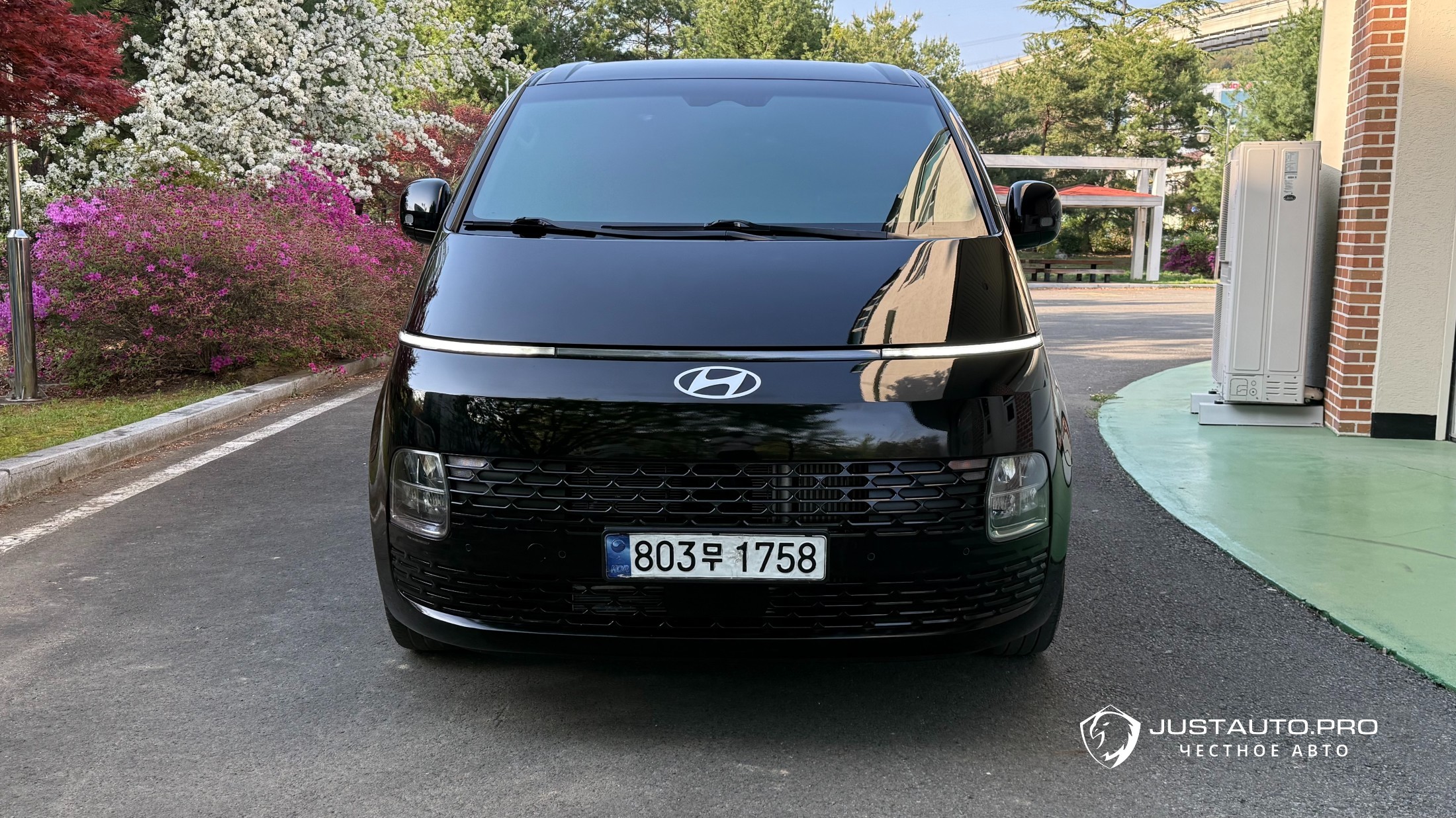 Автомобиль Hyundai Staria