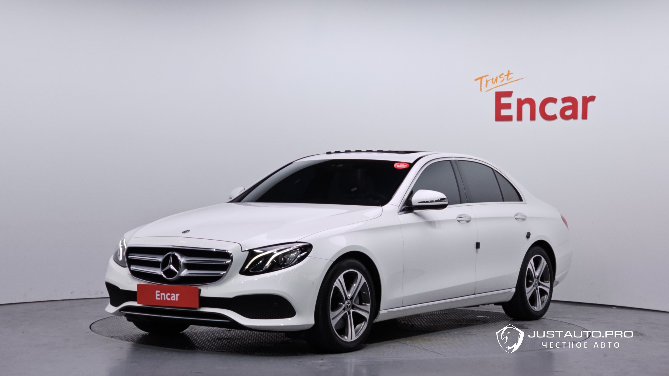 Автомобиль Mercedes-Benz E-Class