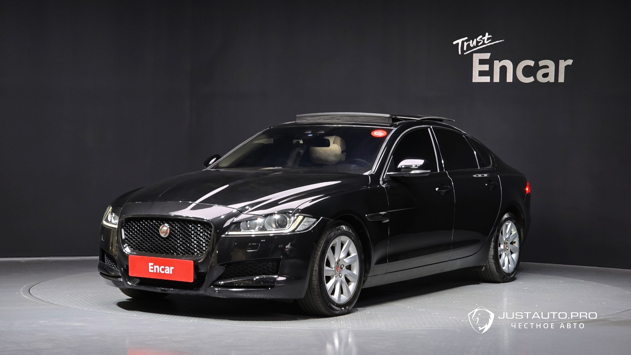 Автомобиль Jaguar XF