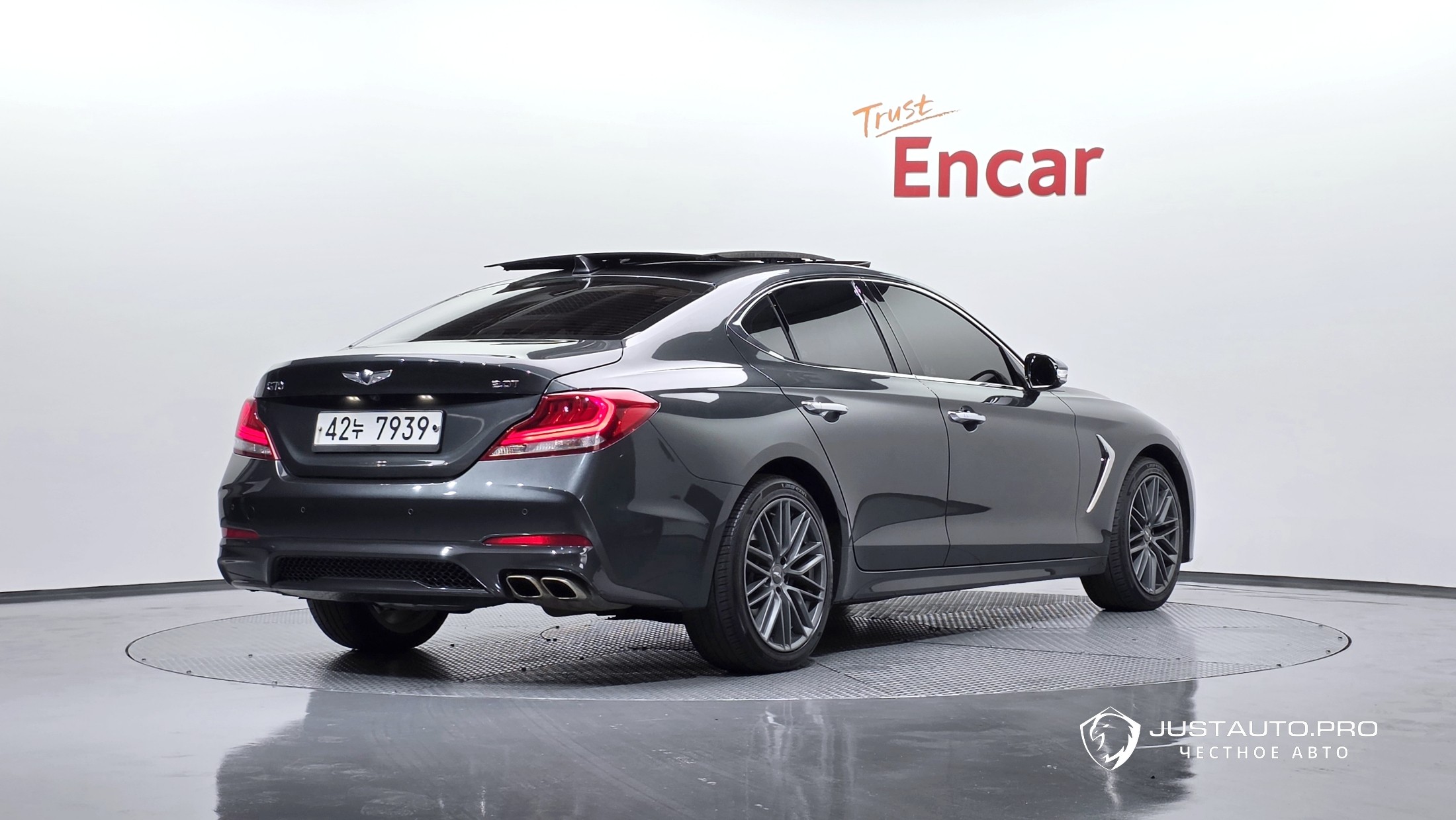 Автомобиль Genesis G70