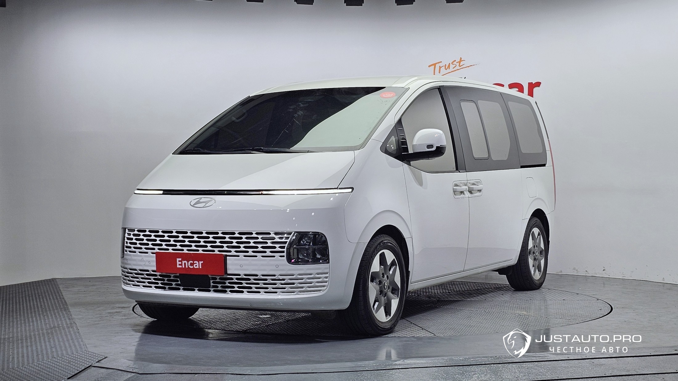 Автомобиль Hyundai Staria