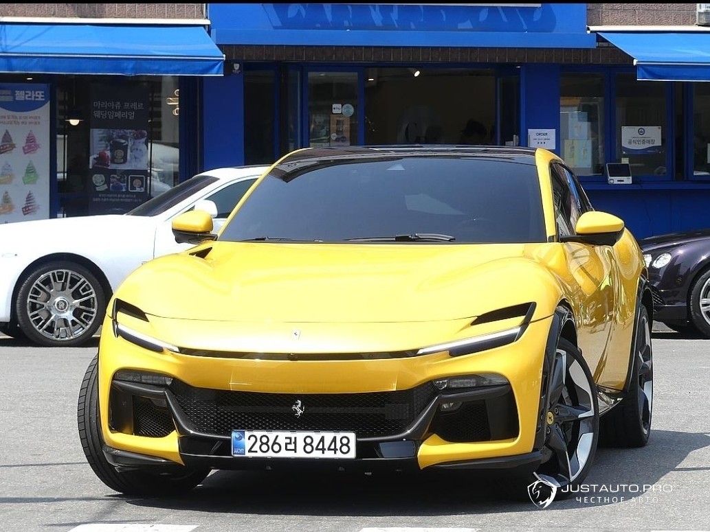 Автомобиль Ferrari Purosangue