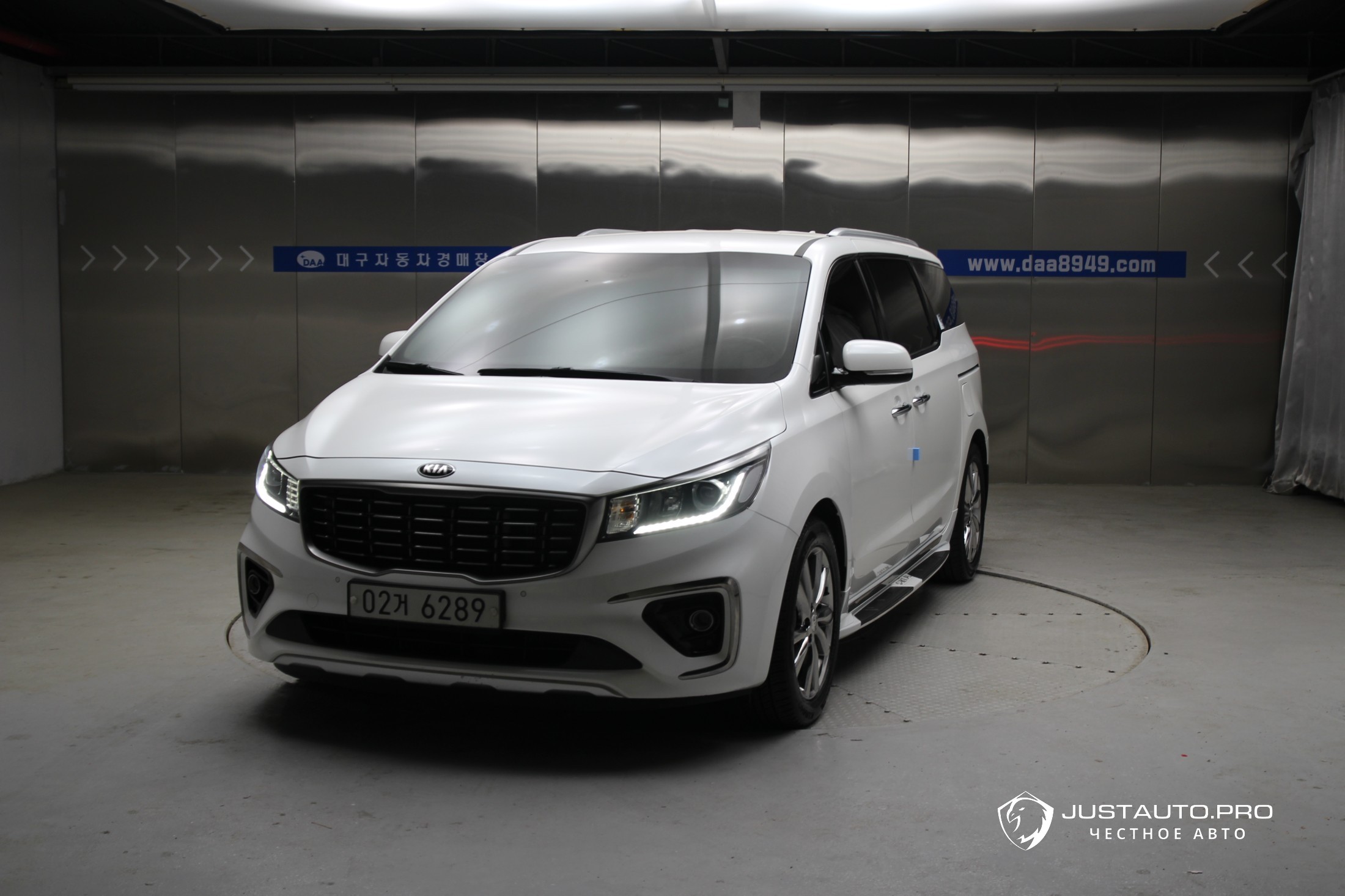 Автомобиль Kia Canival