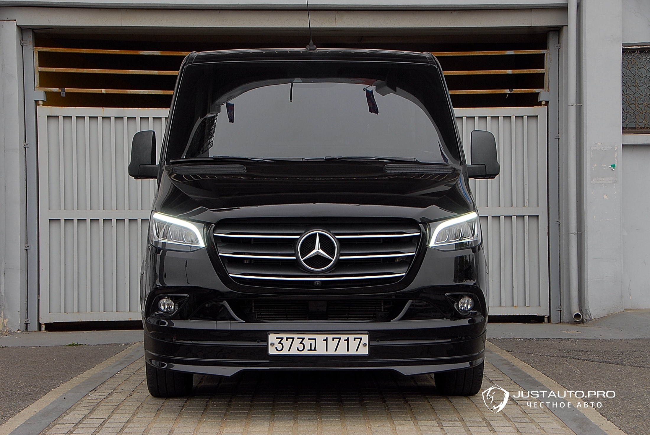Автомобиль Mercedes-Benz Sprinter