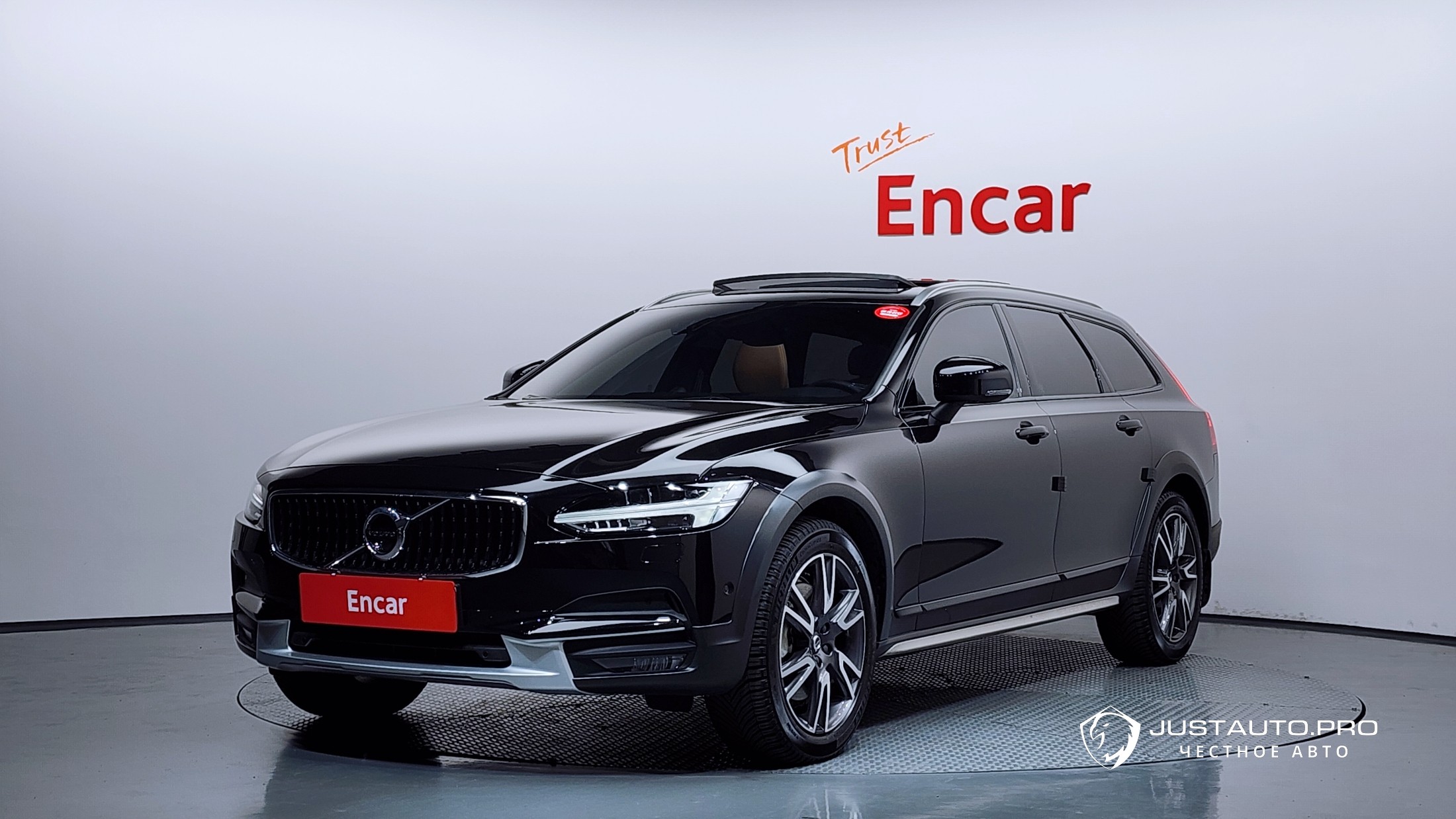 Автомобиль Volvo V90