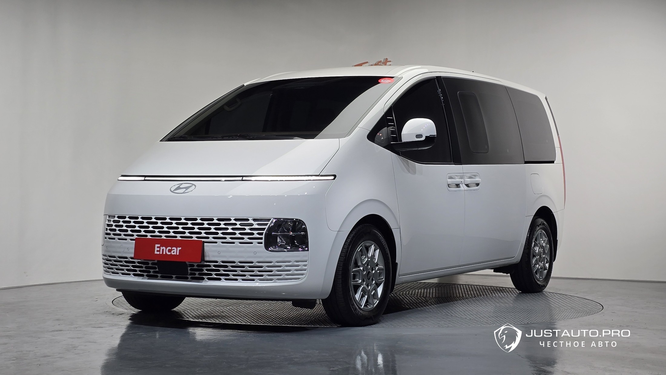 Автомобиль Hyundai Staria