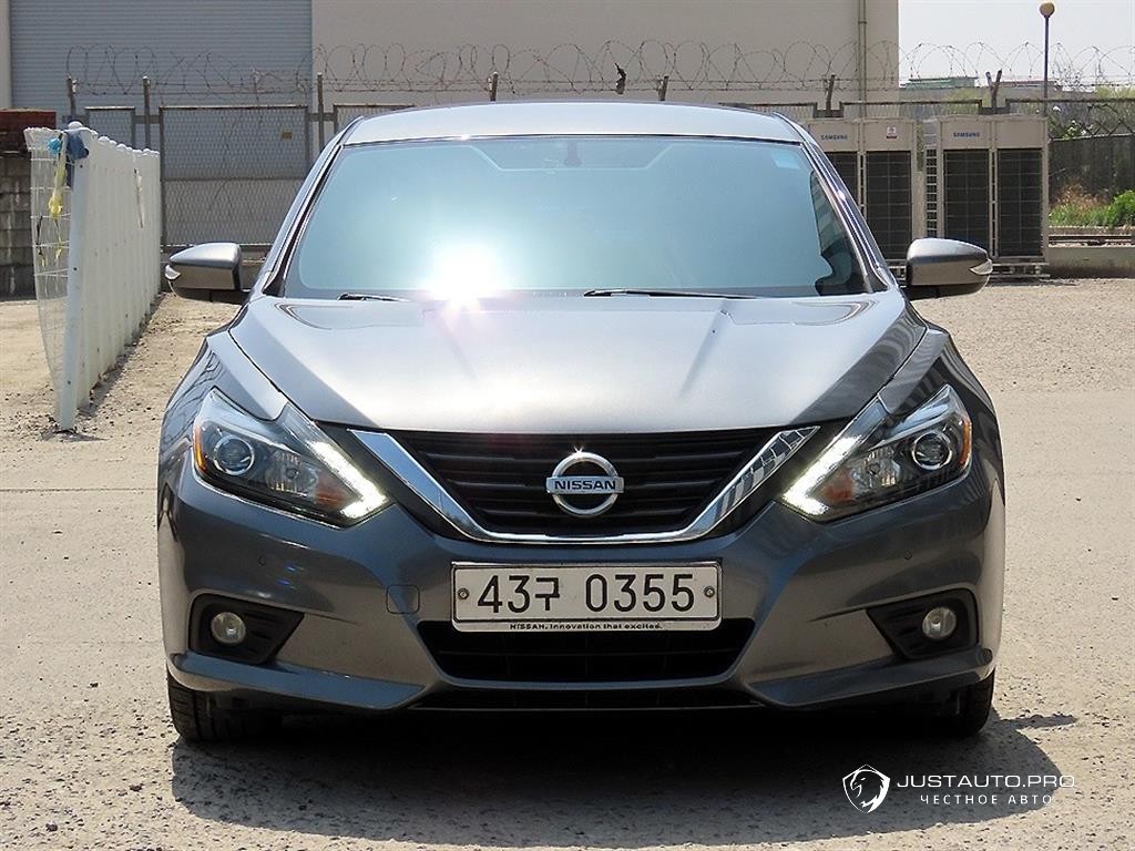 Автомобиль Nissan Altima