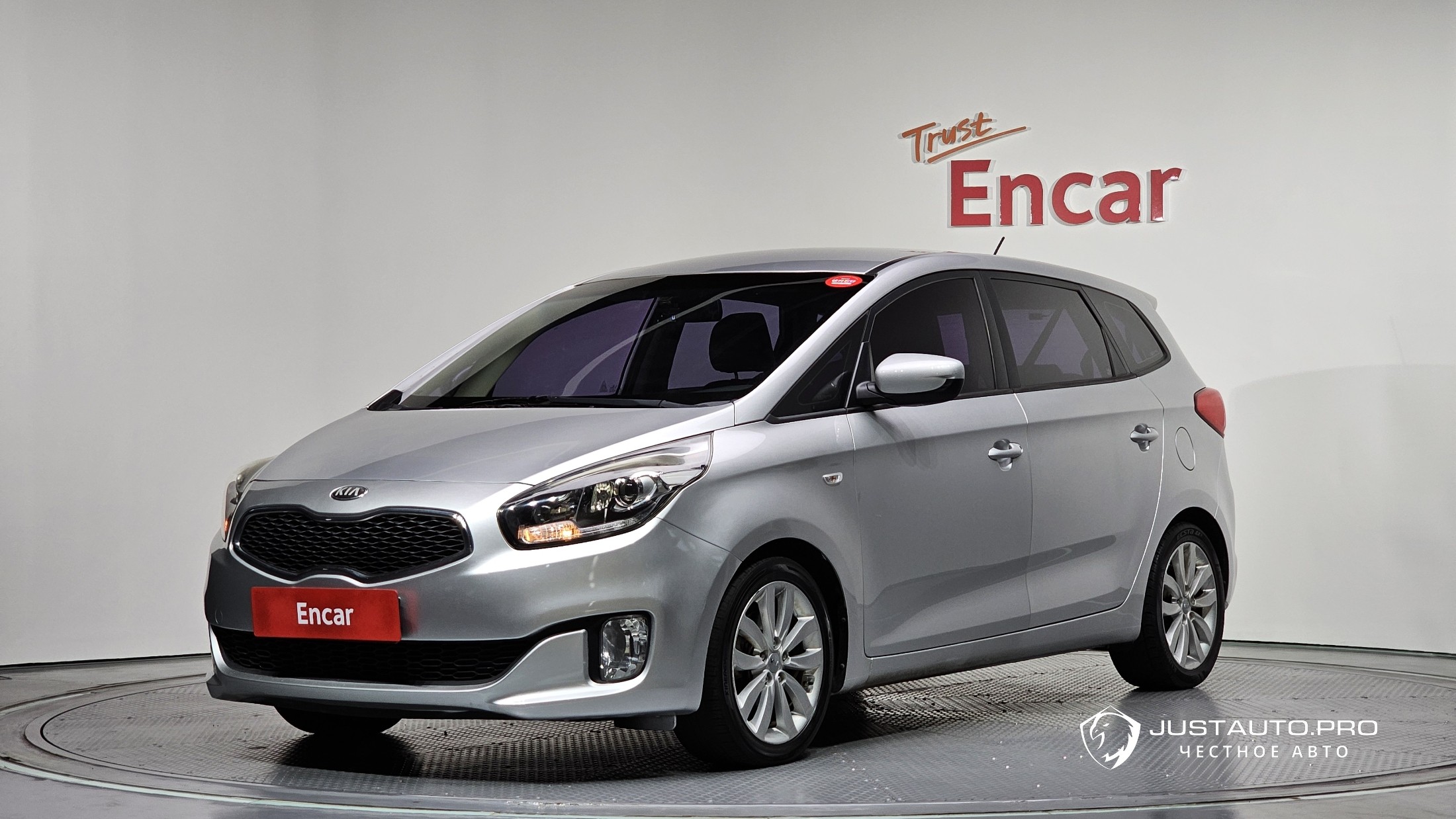 Автомобиль Kia Carens