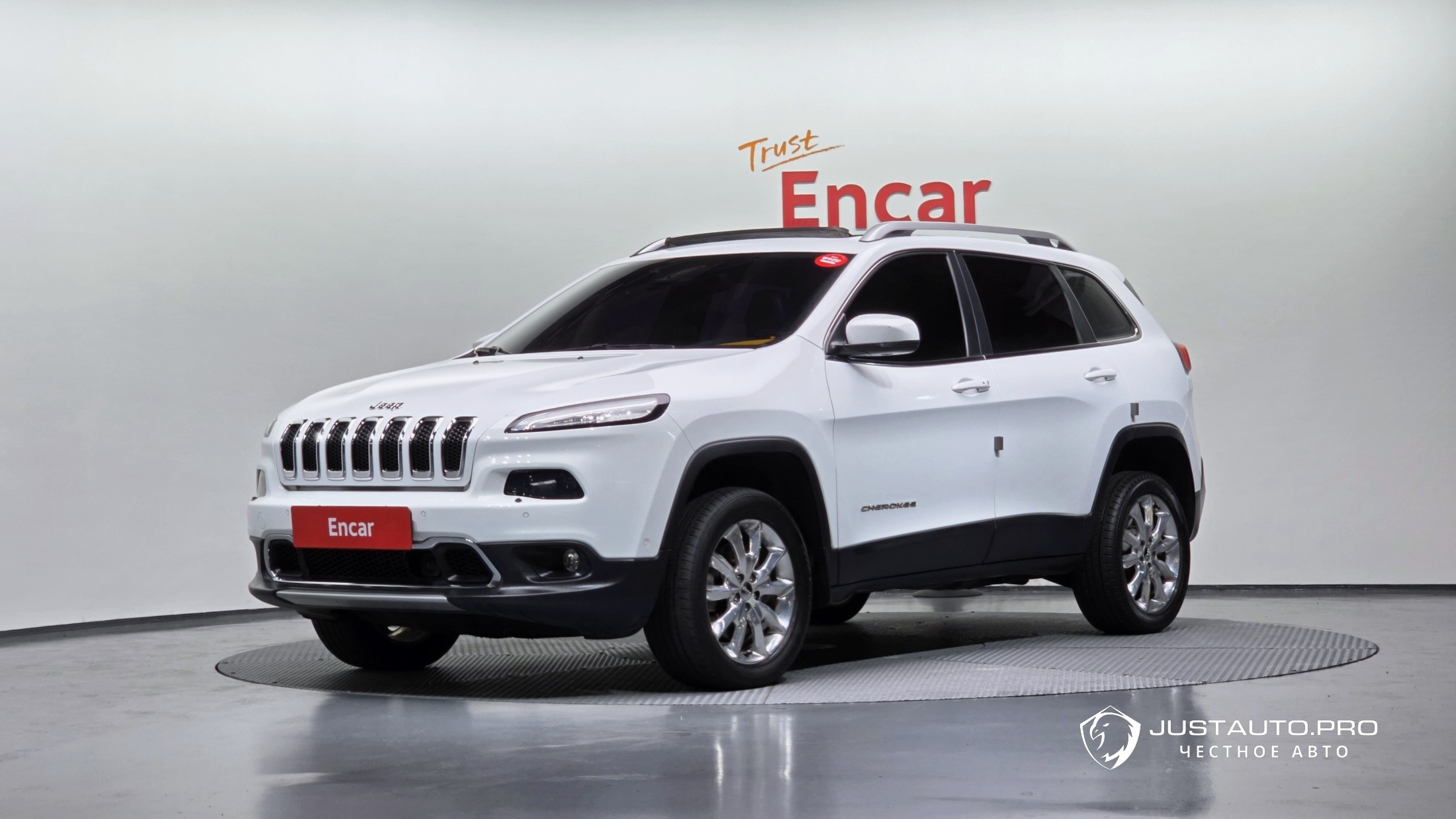 Автомобиль Jeep Cherokee
