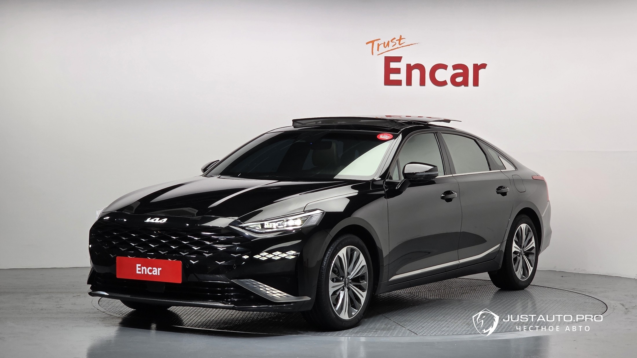 Автомобиль Kia K8