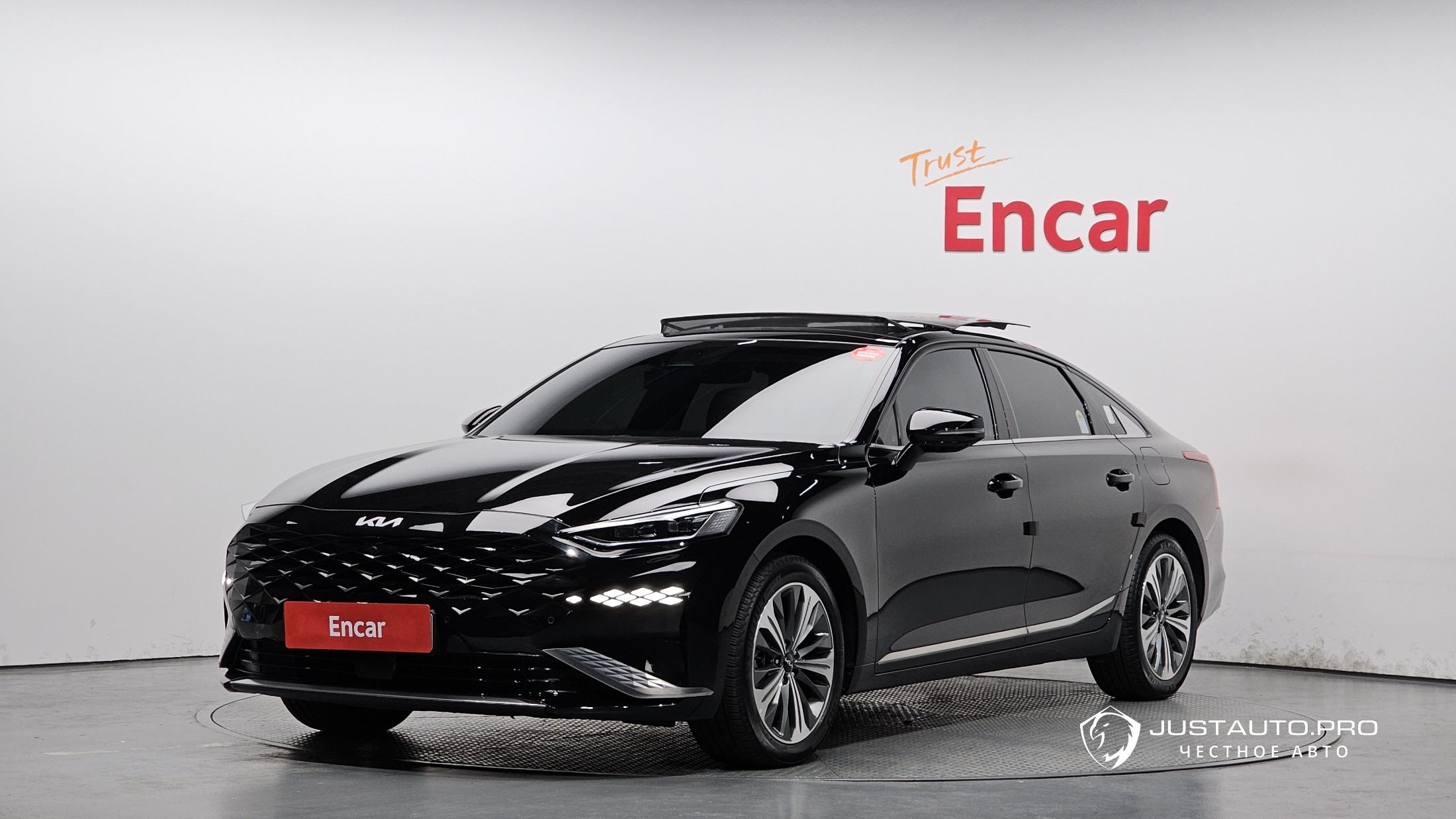Автомобиль Kia K8