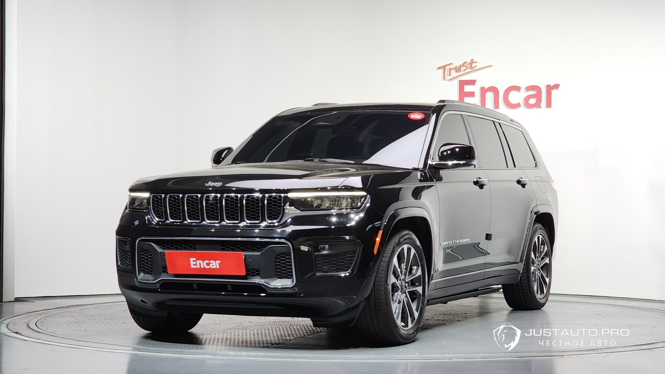 Автомобиль Jeep Cherokee