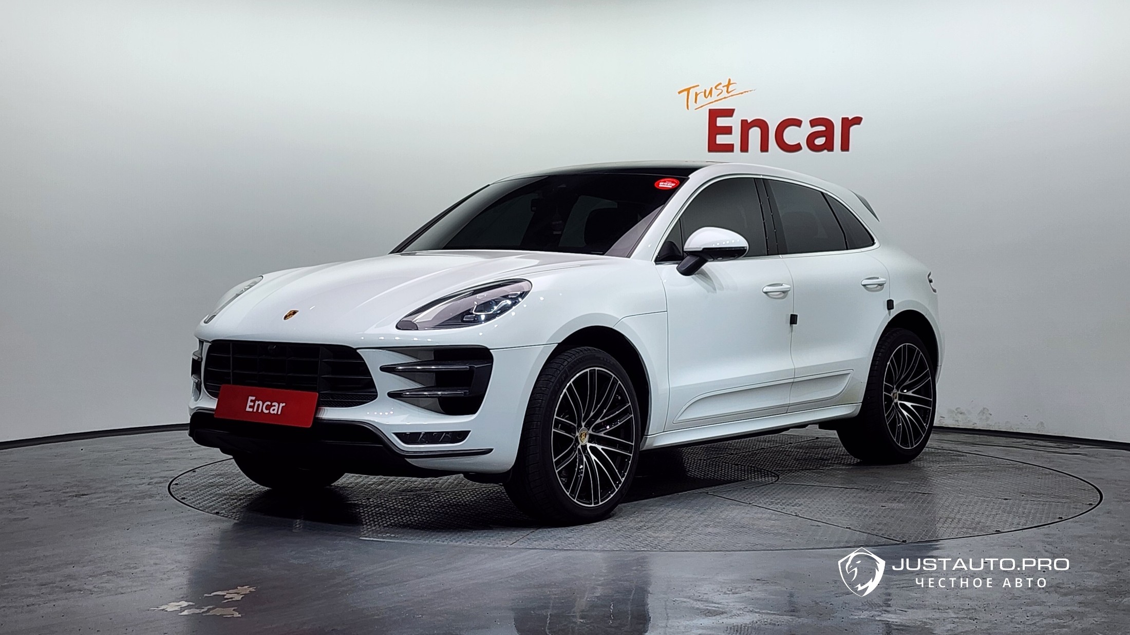 Автомобиль Porsche Macan