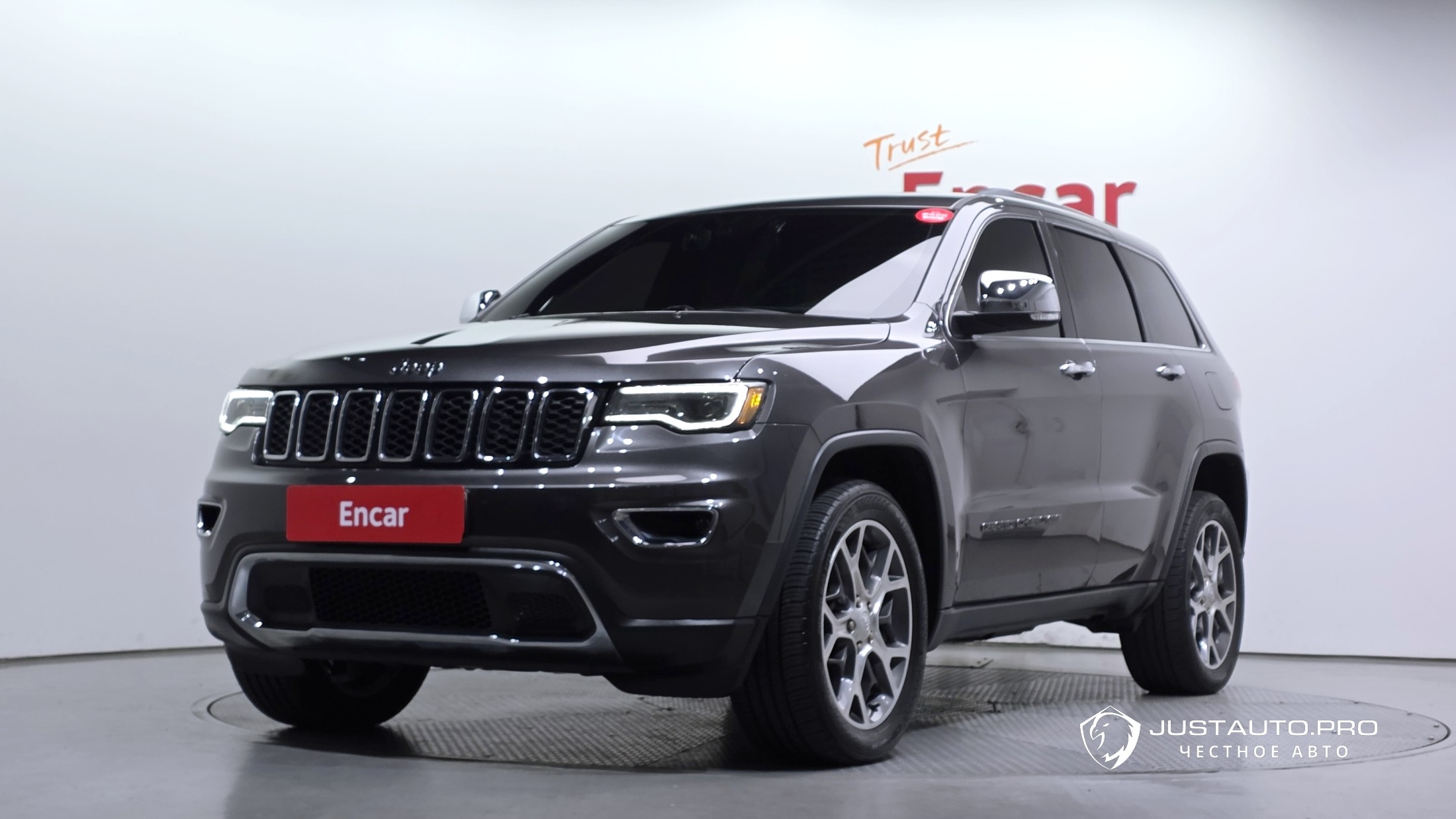 Автомобиль Jeep Cherokee