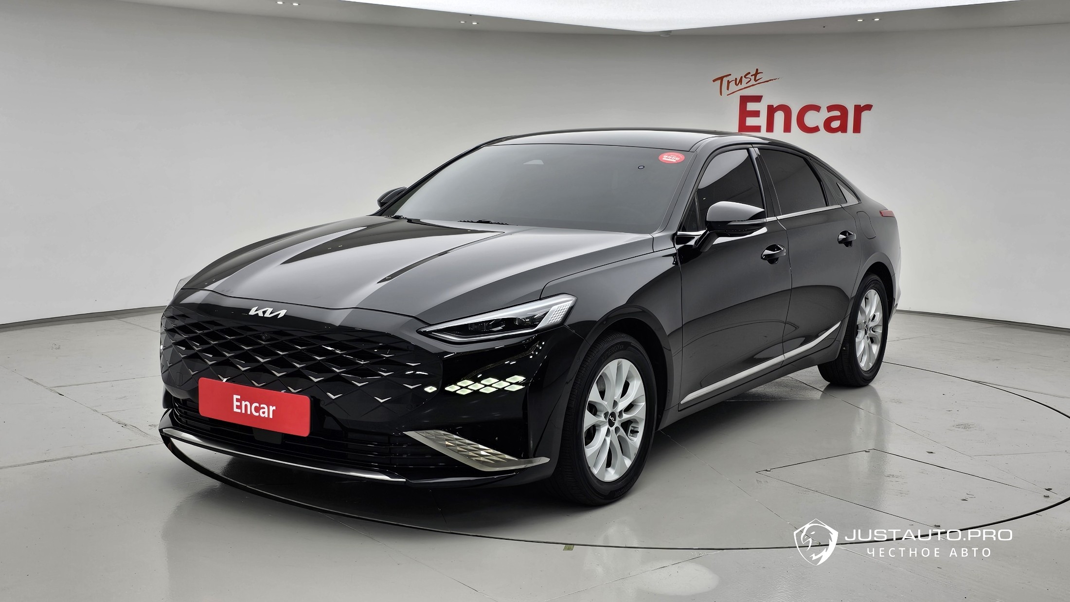 Автомобиль Kia K8