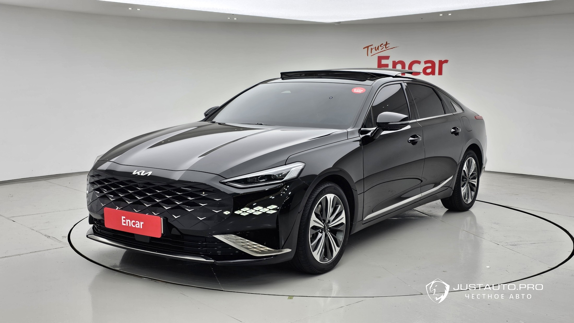 Автомобиль Kia K8