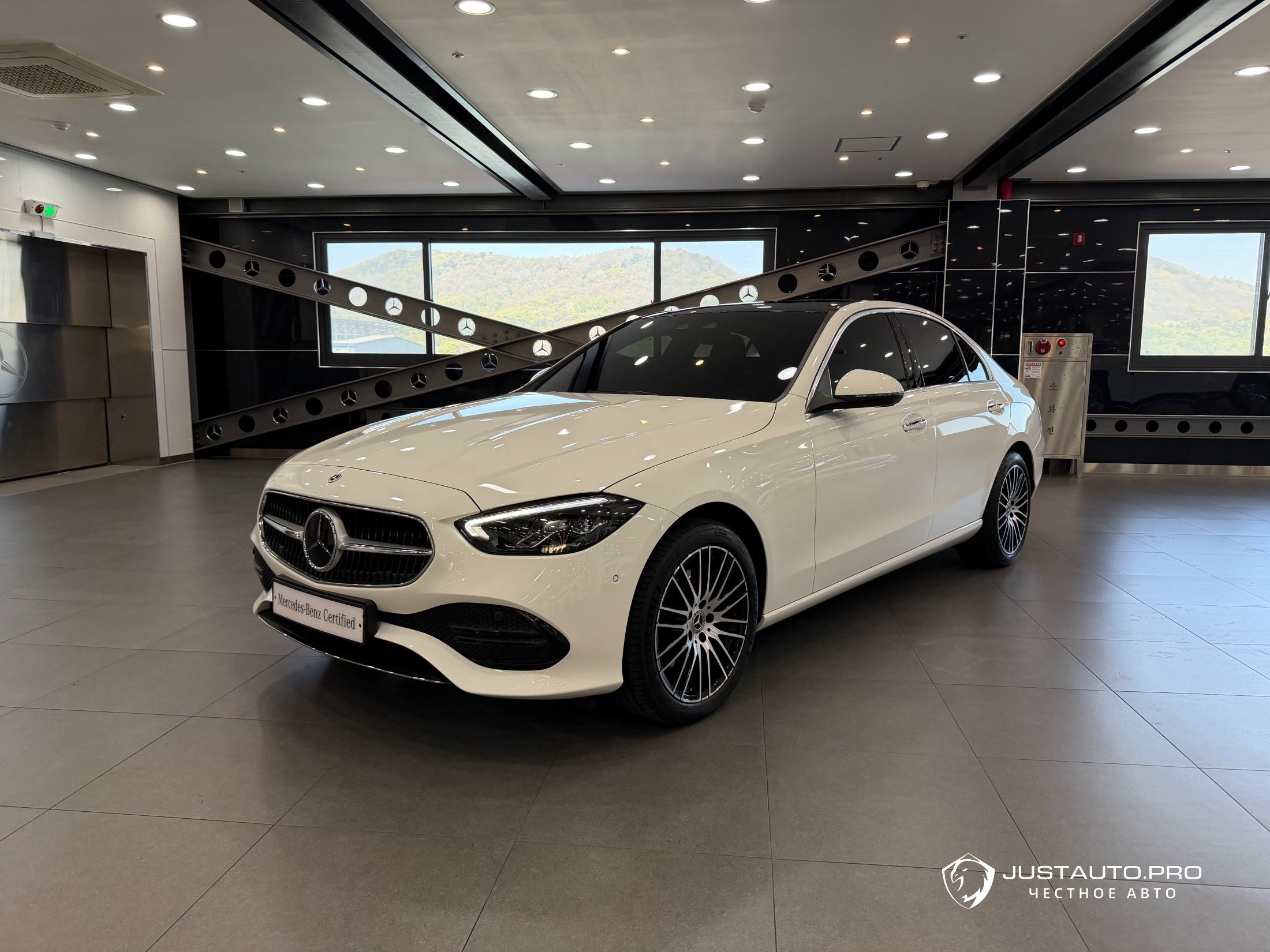 Автомобиль Mercedes-Benz C-Class