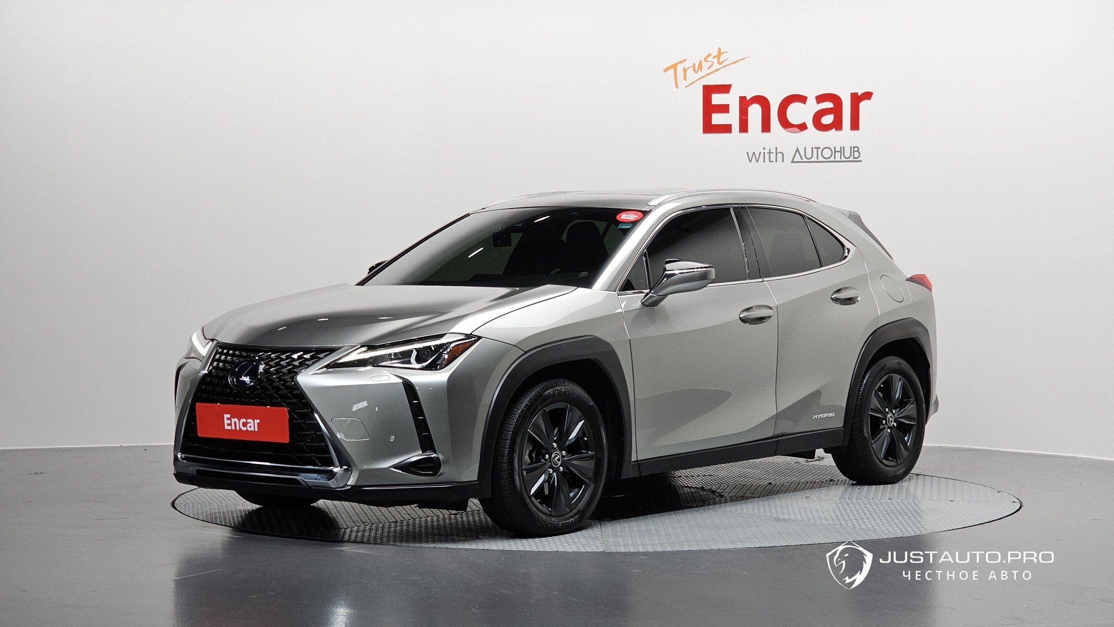Автомобиль Lexus UX