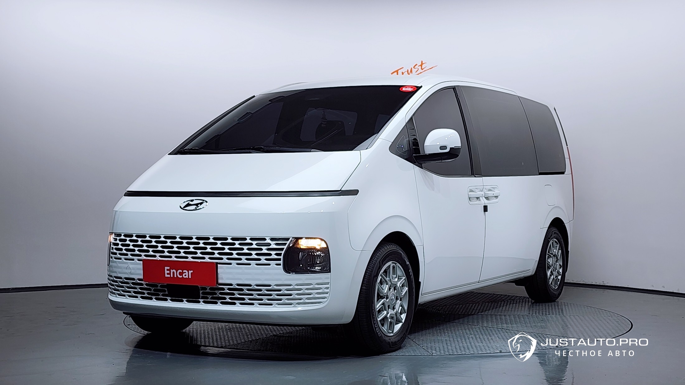 Автомобиль Hyundai Staria