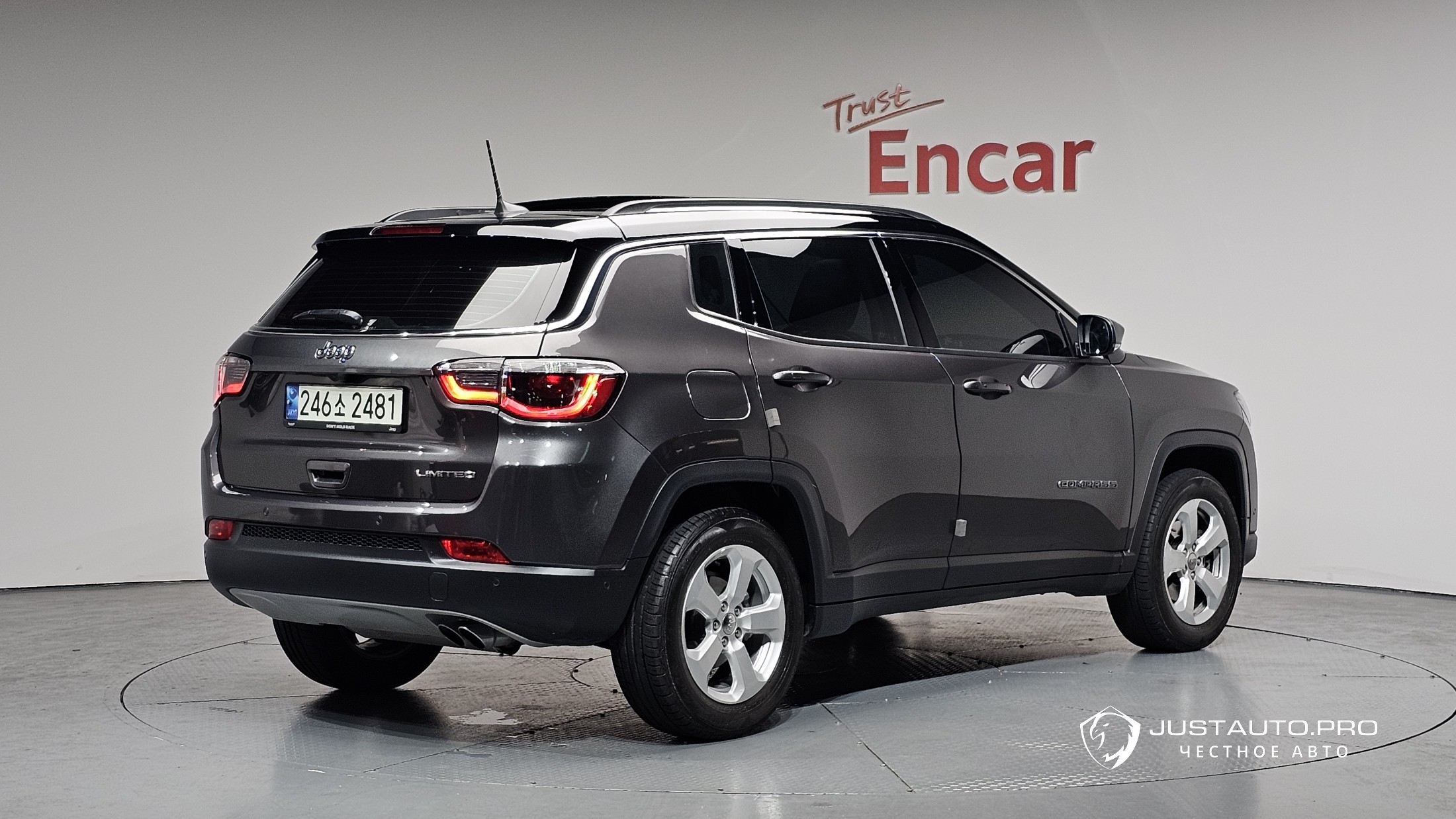 Автомобиль Jeep Compass