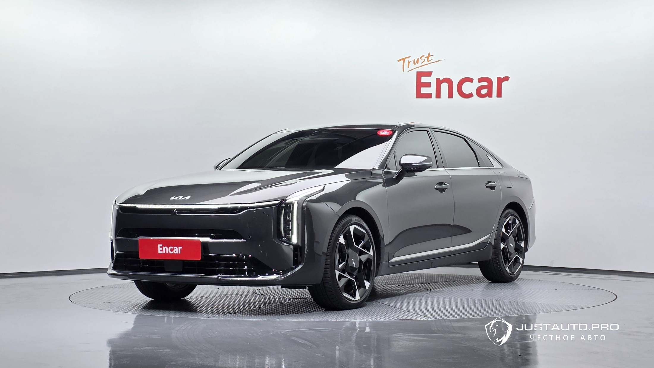 Автомобиль Kia K8