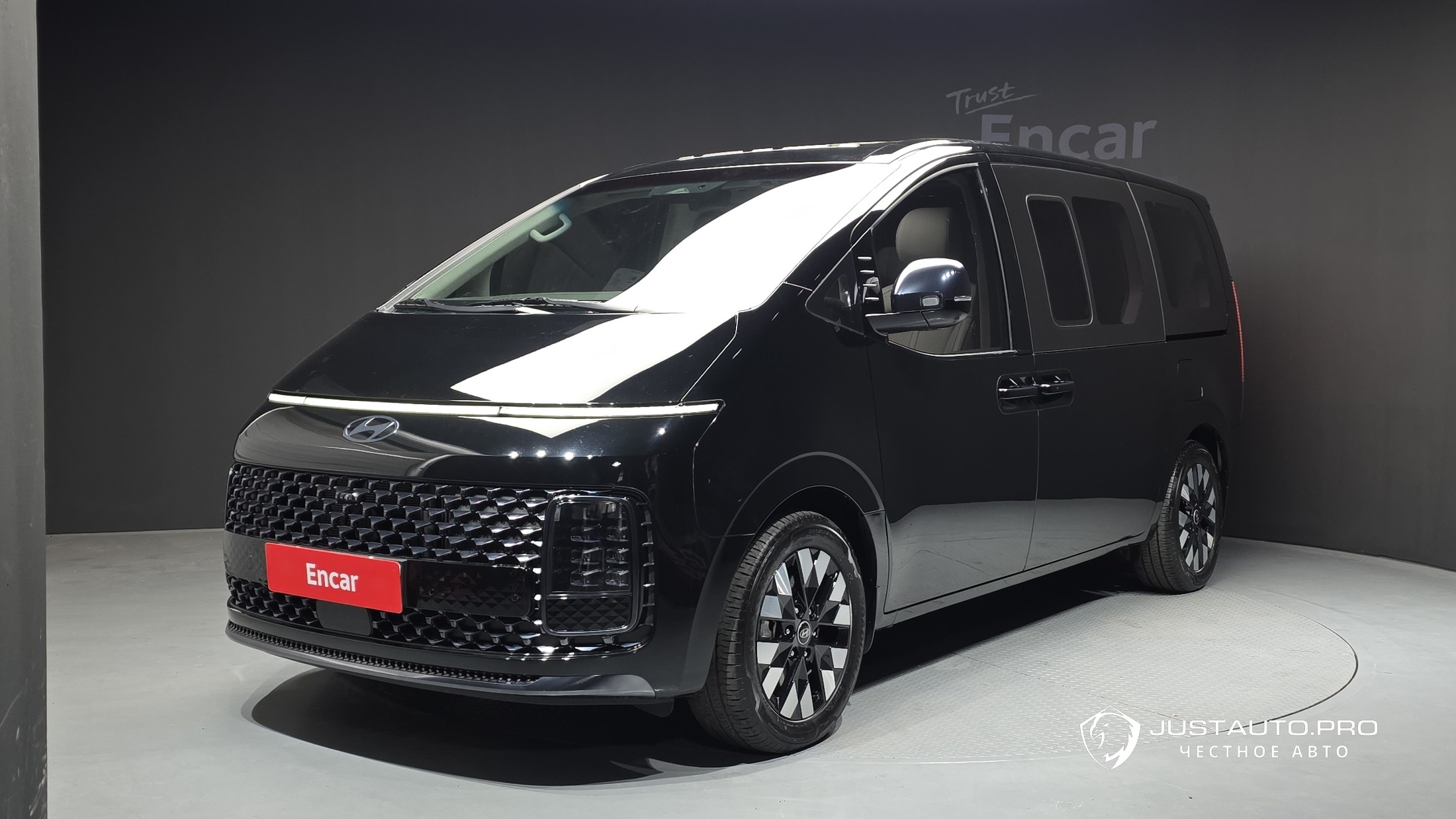 Автомобиль Hyundai Staria