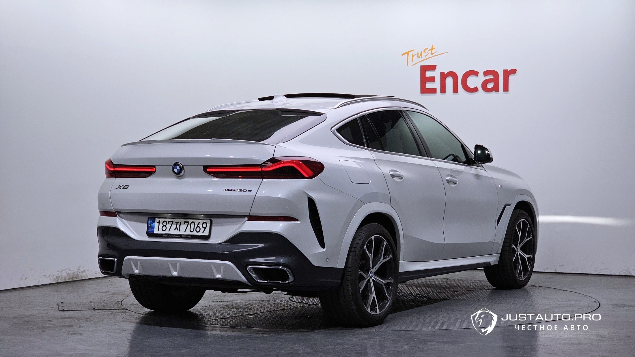 Автомобиль BMW X6