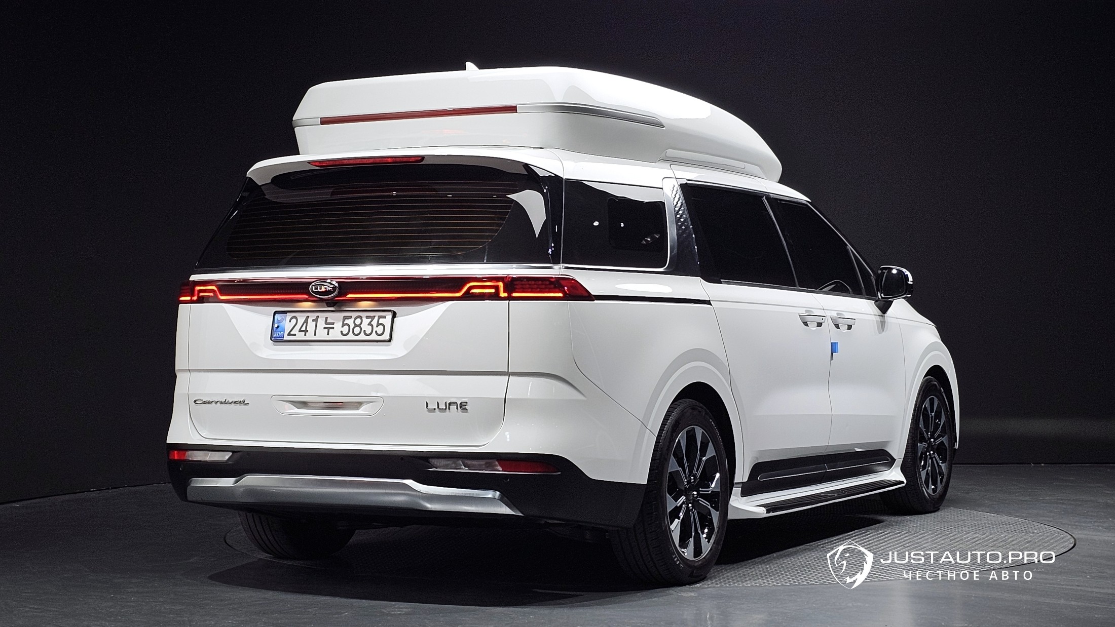 Автомобиль Kia Canival