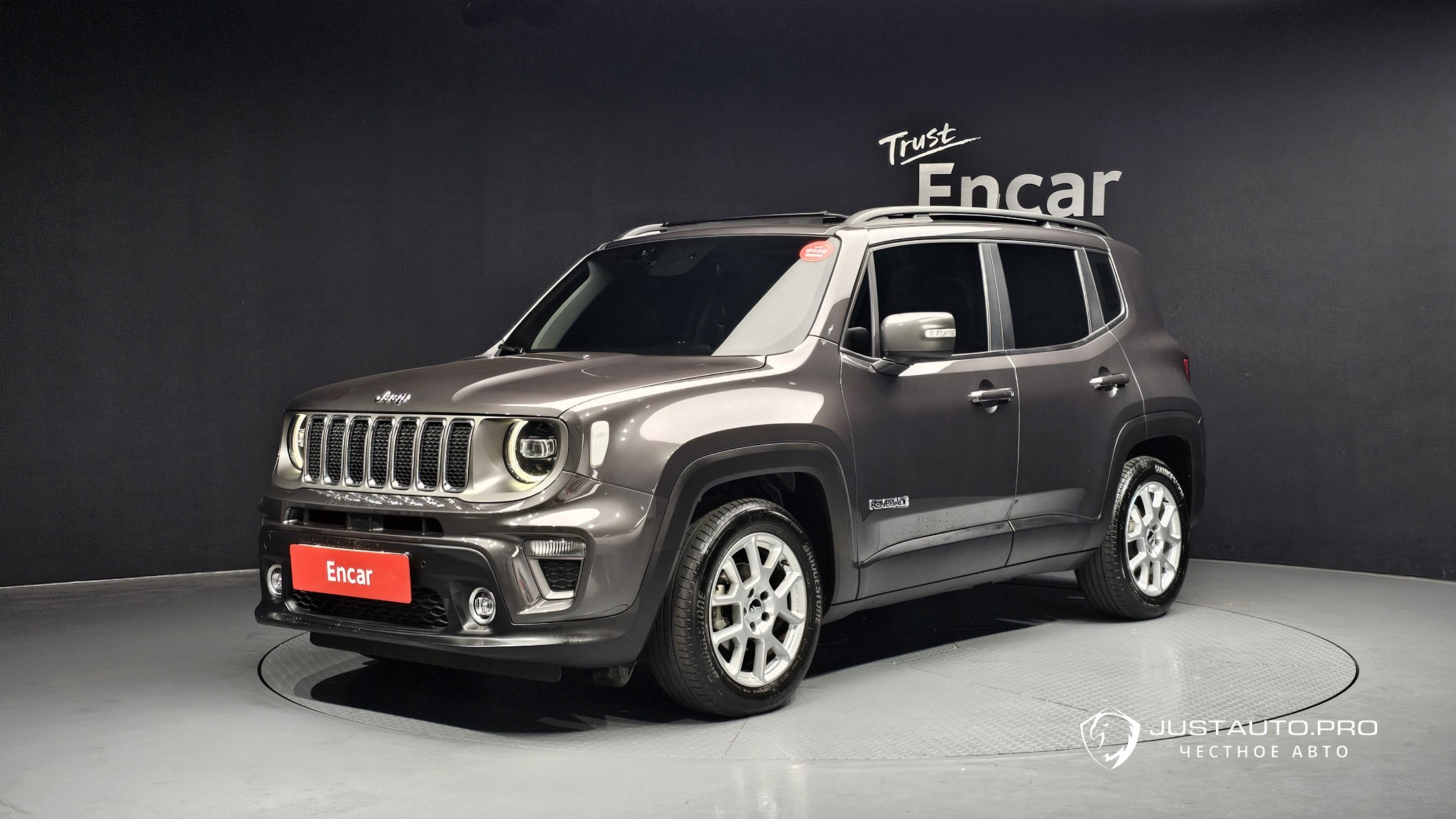 Автомобиль Jeep Renegade