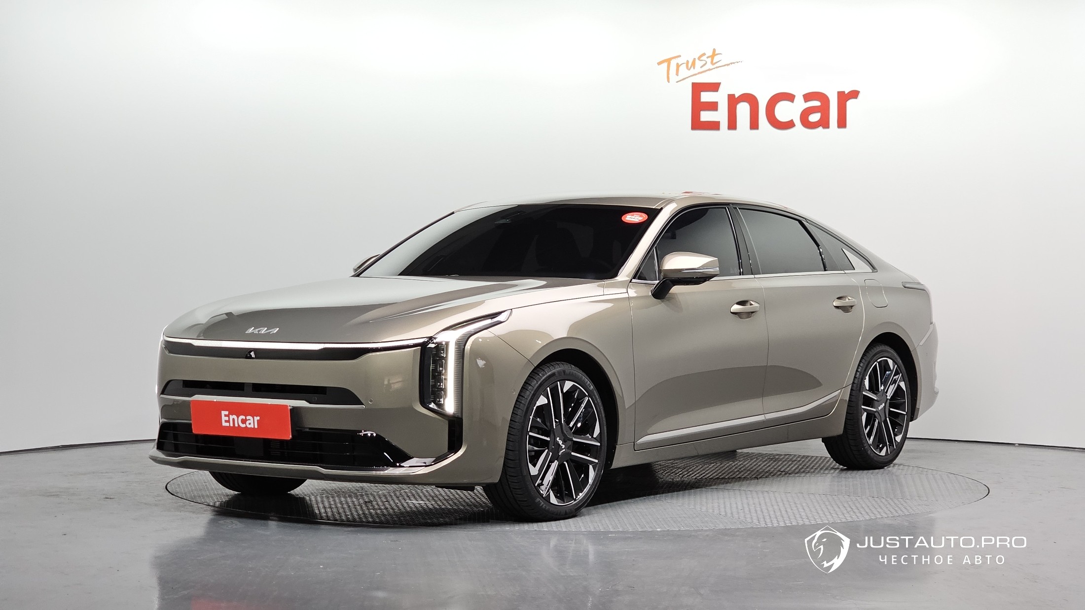 Автомобиль Kia K8