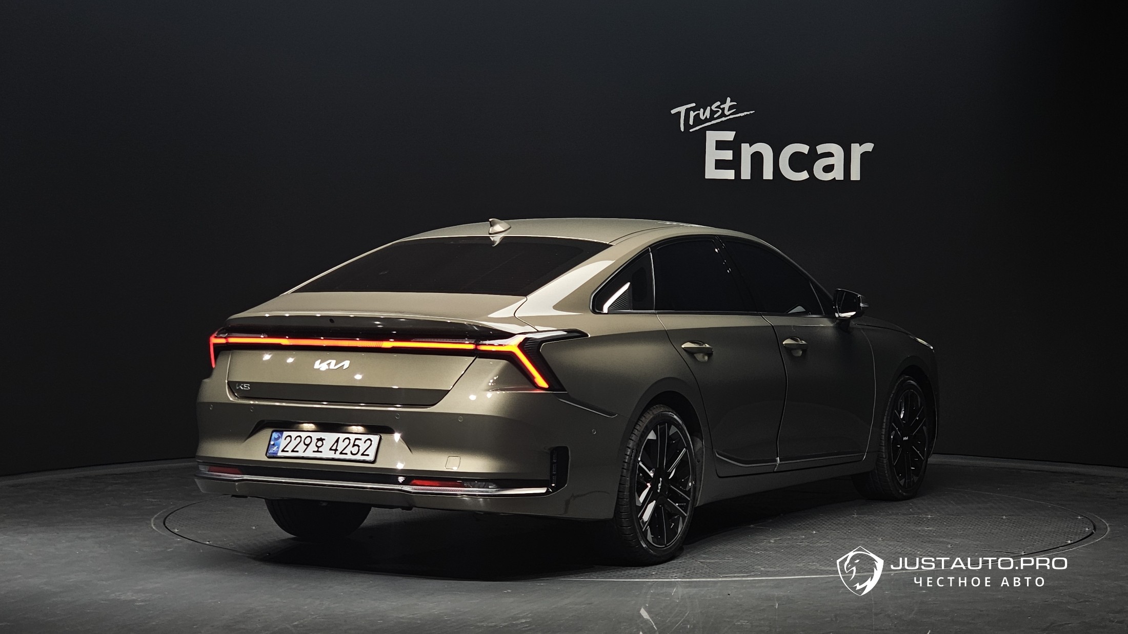 Автомобиль Kia K8